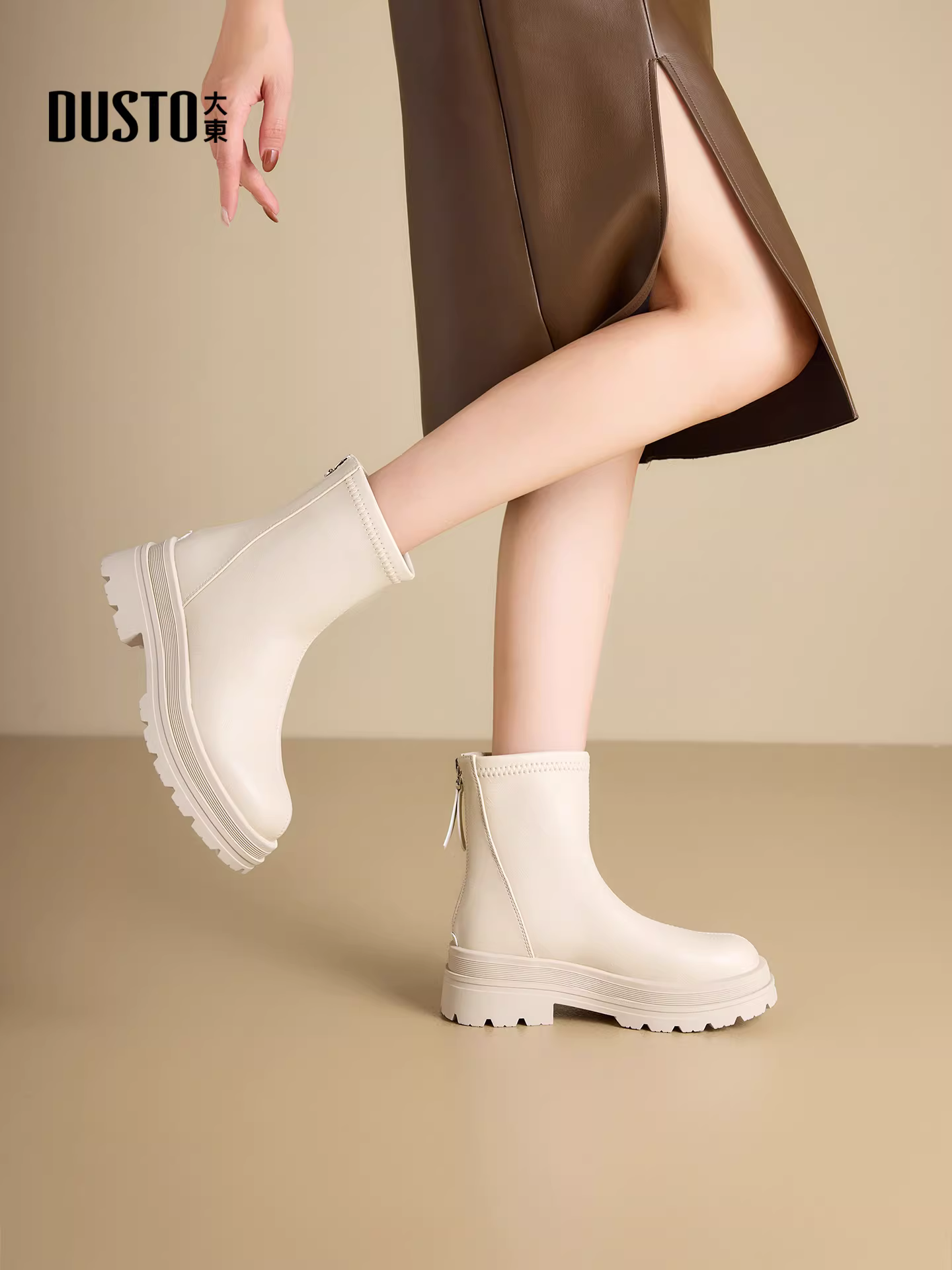 Giày bốt ngắn đế dày lót lông cừu Dadong dành cho nữ 2025 giày bốt thời trang thu đông mới màu đen giày bốt dáng ôm đa năng giày bốt Martin