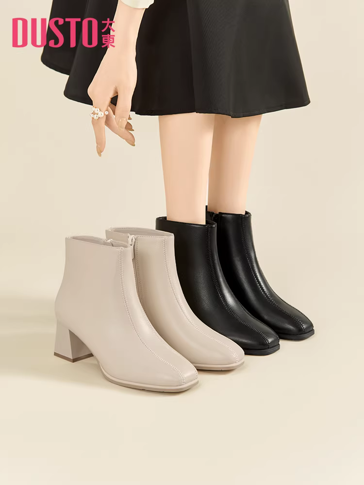 Giày bốt cao gót ngắn Dadong dành cho nữ 2025, mẫu mới thu đông, giày cao gót kiểu Pháp, bốt cổ ngắn màu trắng, mũi vuông, gót thô, kiểu dáng ôm sát.