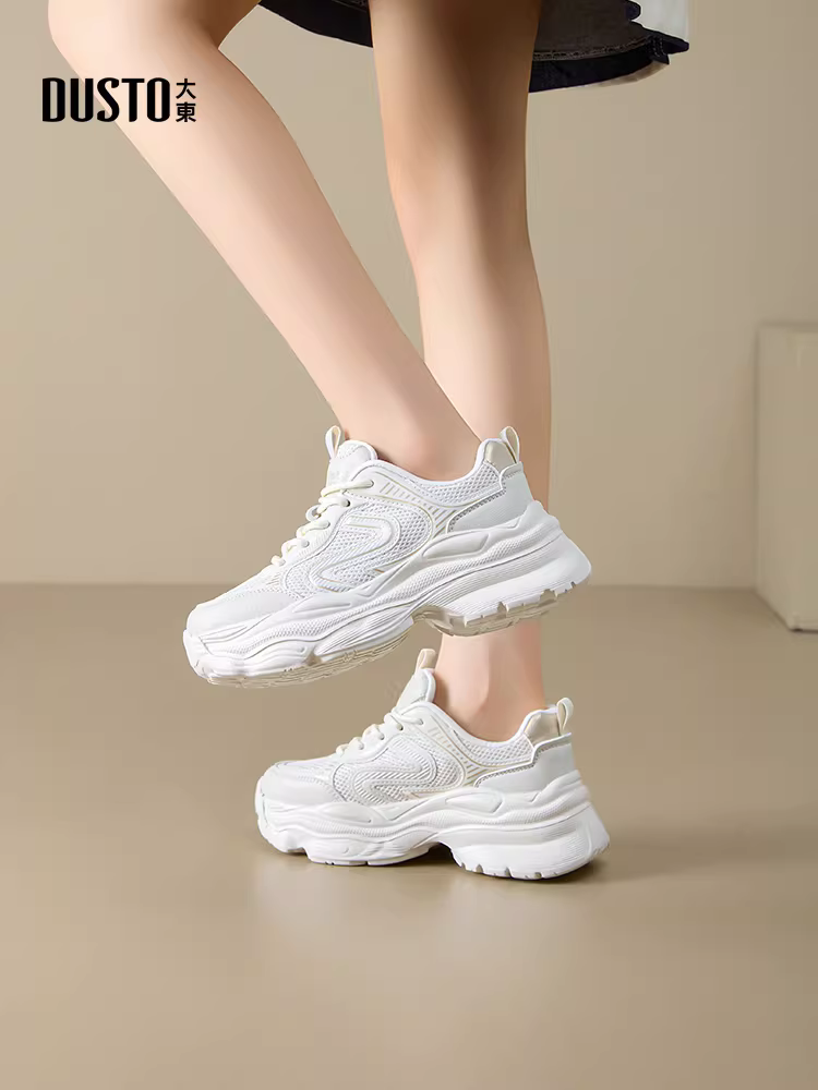 Giày thể thao bố kiểu dáng bạc dành cho nữ, mẫu mới thu đông 2025, đế dày tăng chiều cao, phong cách thể thao giản dị, kiểu dáng thu mỏng nhẹ.