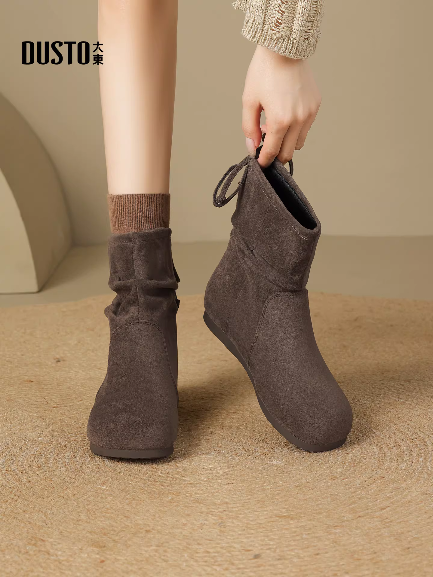 Giày bốt ngắn kiểu Birkenstock màu đen Dadong dành cho nữ, mẫu mới thu đông 2025, kiểu dáng xuề xòa, đa năng, đế bằng với thiết kế độc đáo.