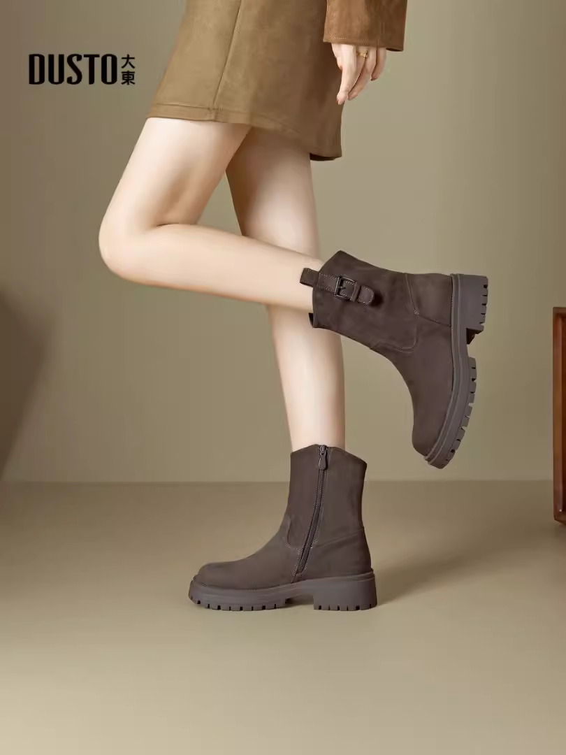 Giày bốt ngắn da lộn Dadong dành cho nữ 2025 kiểu mới phổ biến mùa thu đông, phong cách retro, kiểu Tây, màu đen, đế dày, kiểu Martin
