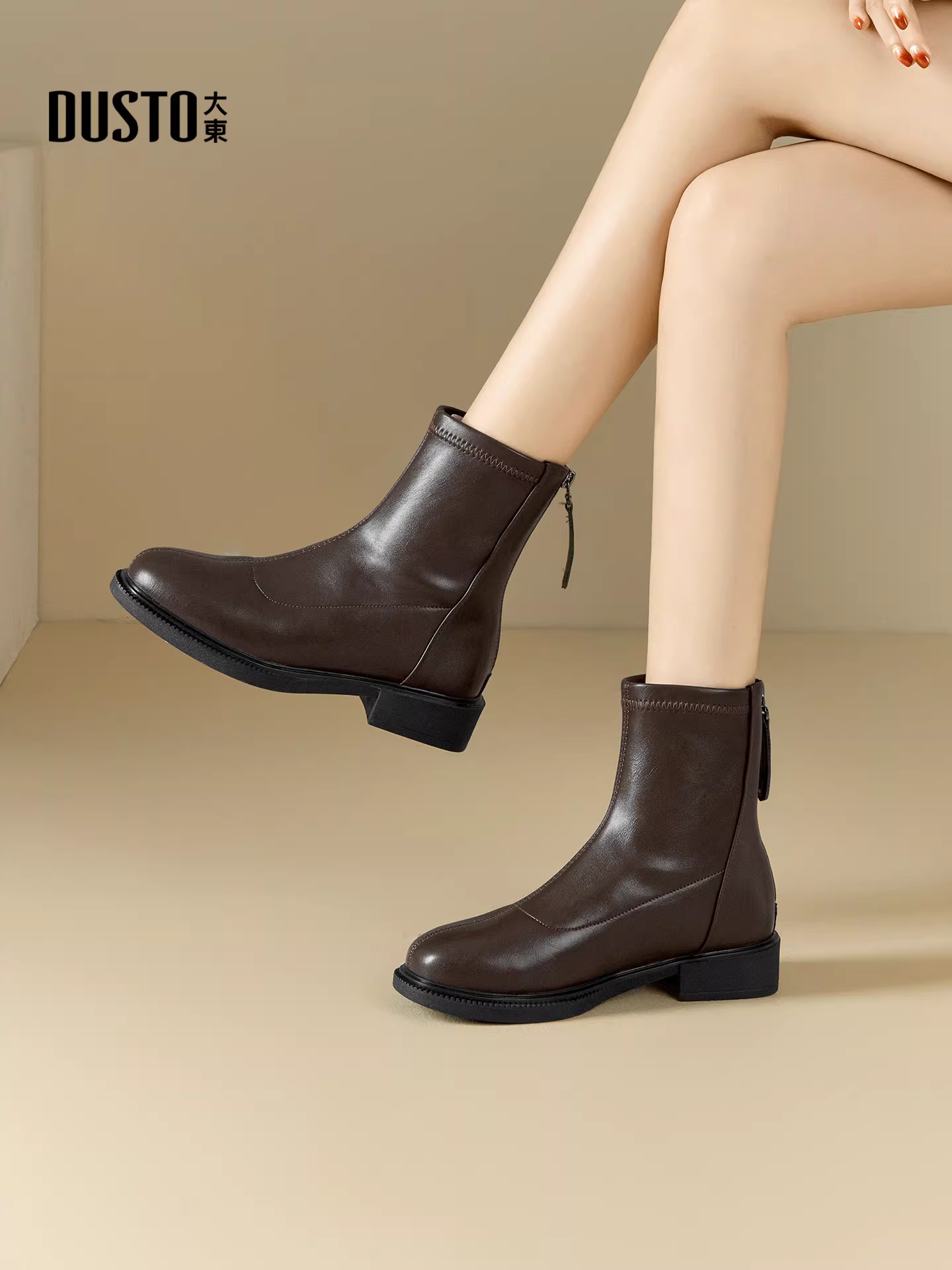 Giày bốt ngắn màu đen Dadong dành cho nữ 2025, mẫu mới mùa thu, kiểu đơn giản, gót thấp, rất thời trang, kiểu Chelsea, ôm chân.