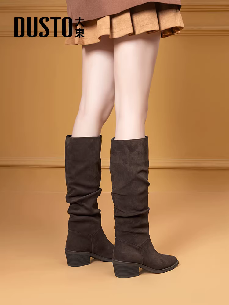 Giày bốt dài kiểu Tây Dadong Maillard dành cho nữ 2025, mẫu mới mùa thu, gót dày, xếp ly, kiểu dáng ôm sát.