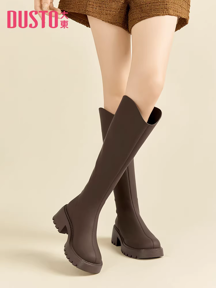 Giày bốt đế dày Dadong dành cho nữ, kiểu mới thu đông 2025, tăng chiều cao, kiểu dáng chữ V cổ cao màu nâu, giúp thon gọn chân.