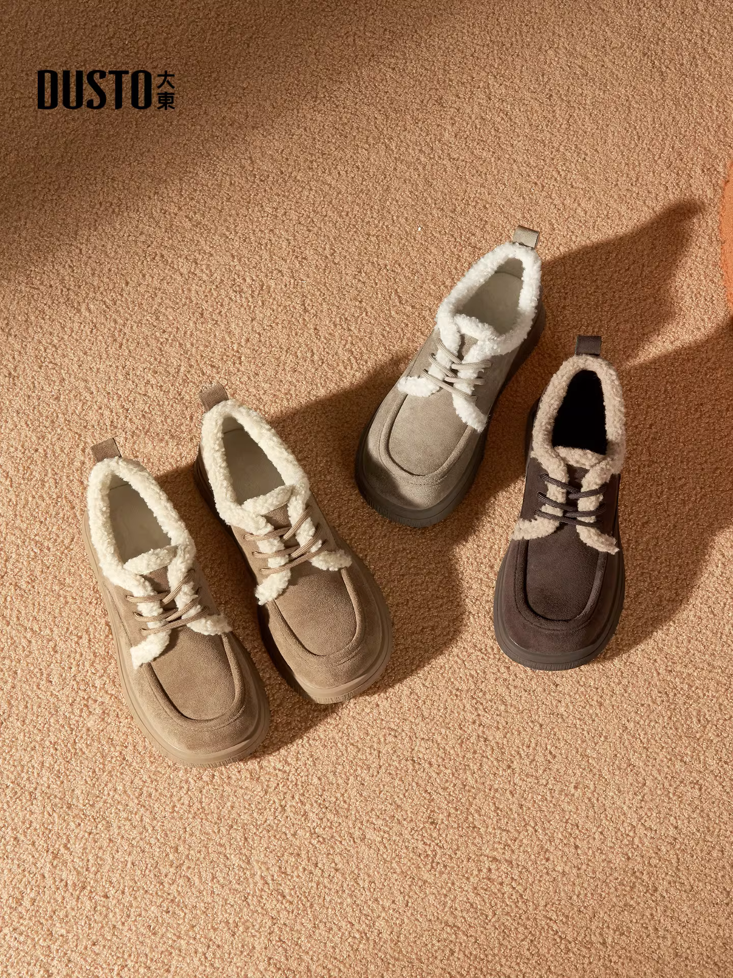 Giày bốt nữ đế dày lót lông cừu, kiểu mới mùa đông 2025, giày nữ ngoài trời kiểu Birkenstock lông xù, giày bông ấm áp.