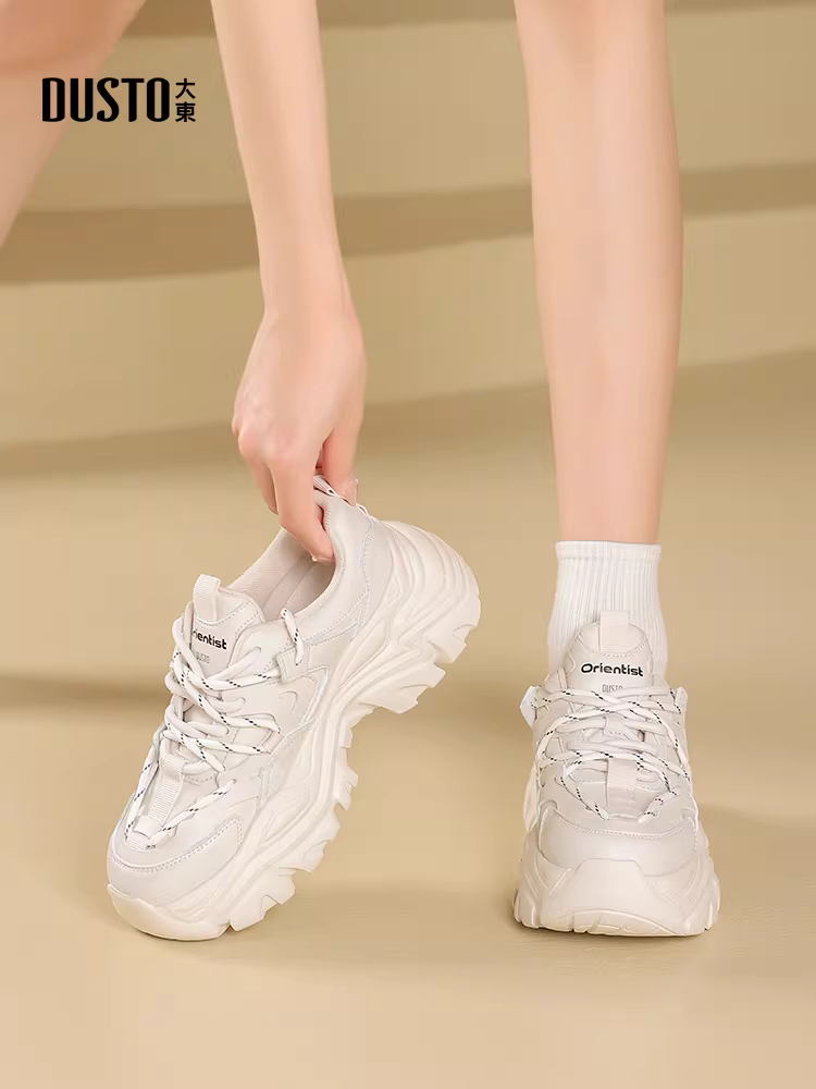 Giày bố nữ, giày thể thao trắng đa năng, kiểu dáng mới thịnh hành năm 2025, giày đế dày thoáng khí mùa thu đông giúp chân trông nhỏ nhắn hơn.