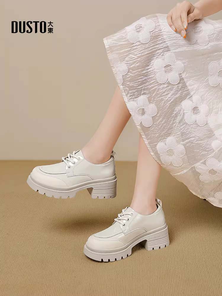 Giày lười đế dày màu đen Dadong dành cho nữ 2025, kiểu Anh, đa năng, gót dày, giày da nhỏ, da bóng, giày đơn.