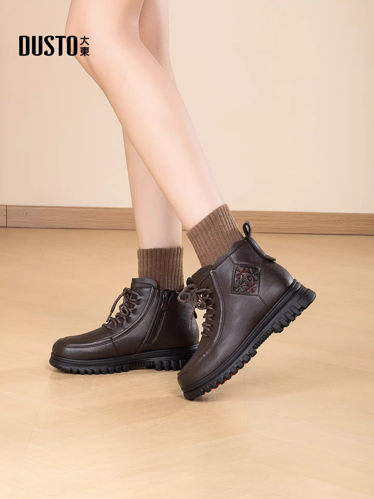 Giày bốt cotton Dadong Mom dành cho nữ 2025, giày bốt da nữ đế dày mùa đông mới, lót lông cừu giữ ấm, bốt ngắn màu đen kiểu Martin.