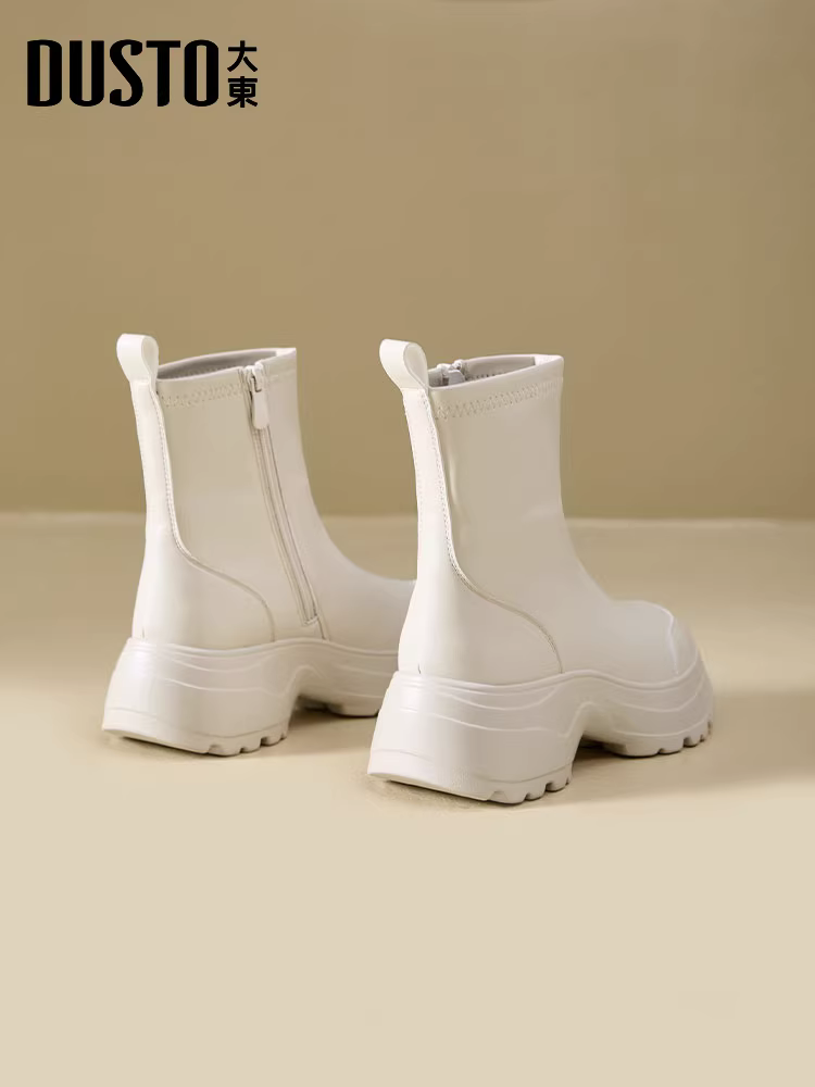 Giày bốt Martin tăng chiều cao Dadong dành cho nữ, mẫu mới thu đông 2025, giày bốt ngắn đế dày màu trắng thời thượng, phối cùng chân váy.