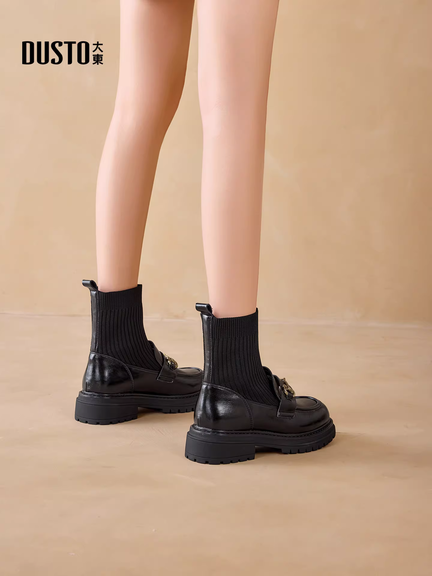 Giày bốt cổ ngắn đế dày Dadong dành cho nữ, mẫu mới thu đông 2025, kiểu lười tất đen, có lót lông, chất liệu thun ôm sát chân.