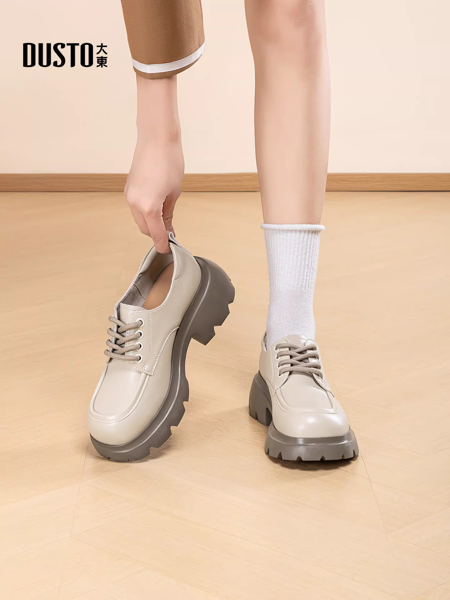 Giày lười đế xuồng chunky màu đen Dadong dành cho nữ, mẫu mới thu đông 2025, kiểu Anh, dây buộc, chất liệu da, kiểu dáng khoét sâu, giày đơn.