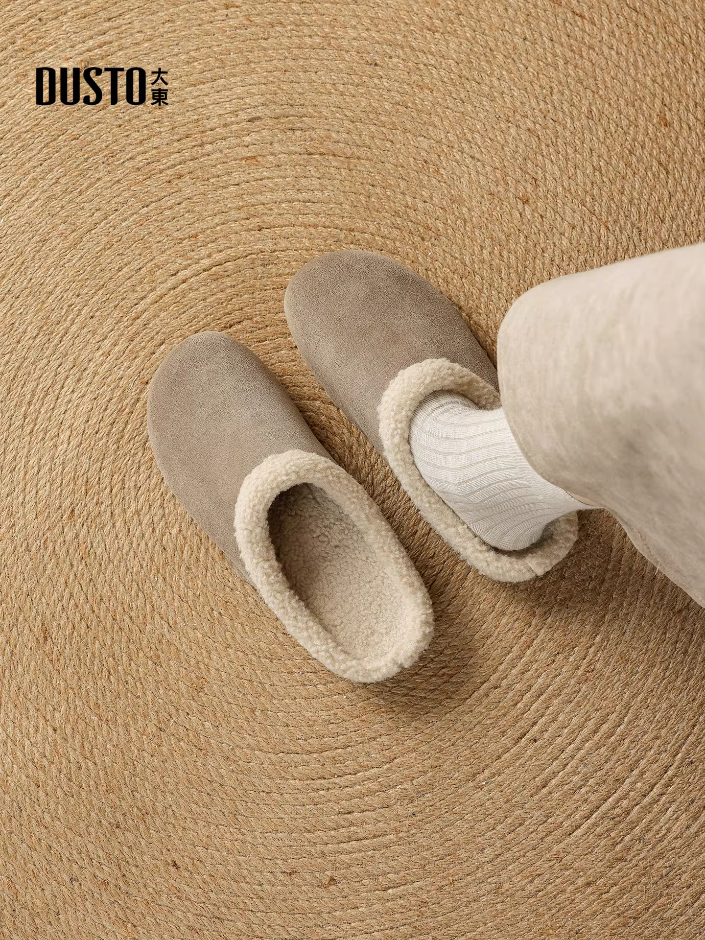 Dép nữ kiểu Birkenstock Dadong 2025 mới mùa thu đông, lót lông giữ ấm, giày lông mềm, kiểu xỏ ngón, mũi kín, nửa dép