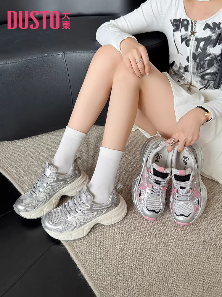 Giày thể thao nữ màu bạc, mẫu mới thu đông 2025, đế dày, tăng chiều cao, giày thể thao thông thường giúp thon gọn dáng người.