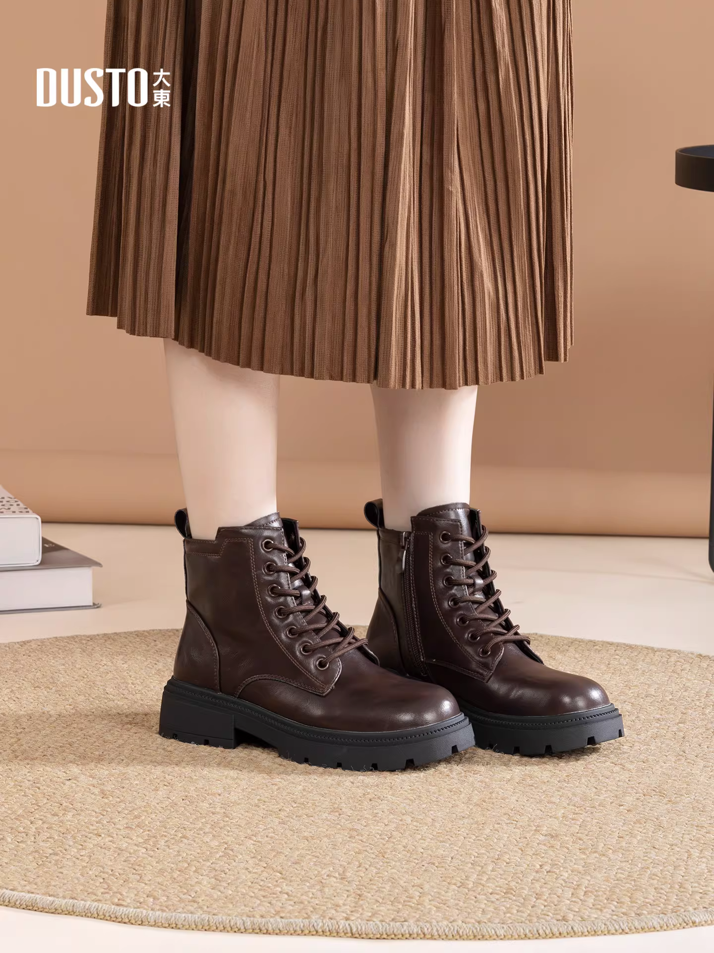 Giày bốt Martin kiểu Anh Dadong dành cho nữ, mẫu mới thu đông 2025, kiểu dáng hot, phối chân váy, màu đen, đế dày, bốt ngắn.