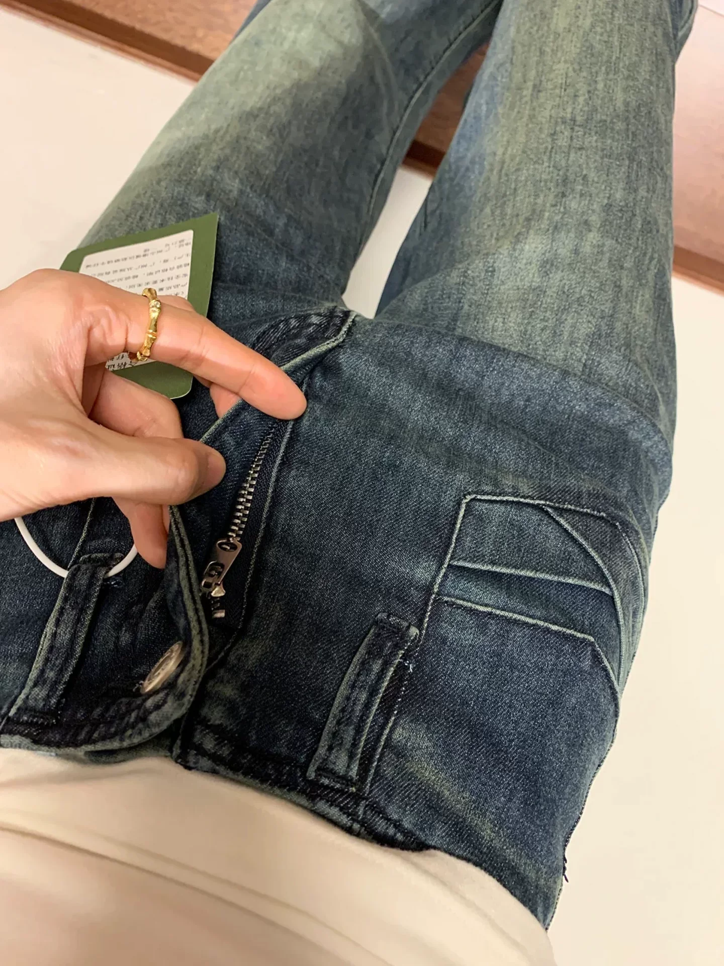 Quần jean lưng cao, không bó sát, hơi loe, thu đông 2025, lót lông cừu, cỡ lớn, rộng rãi, tôn dáng, quần ống rộng chuông.