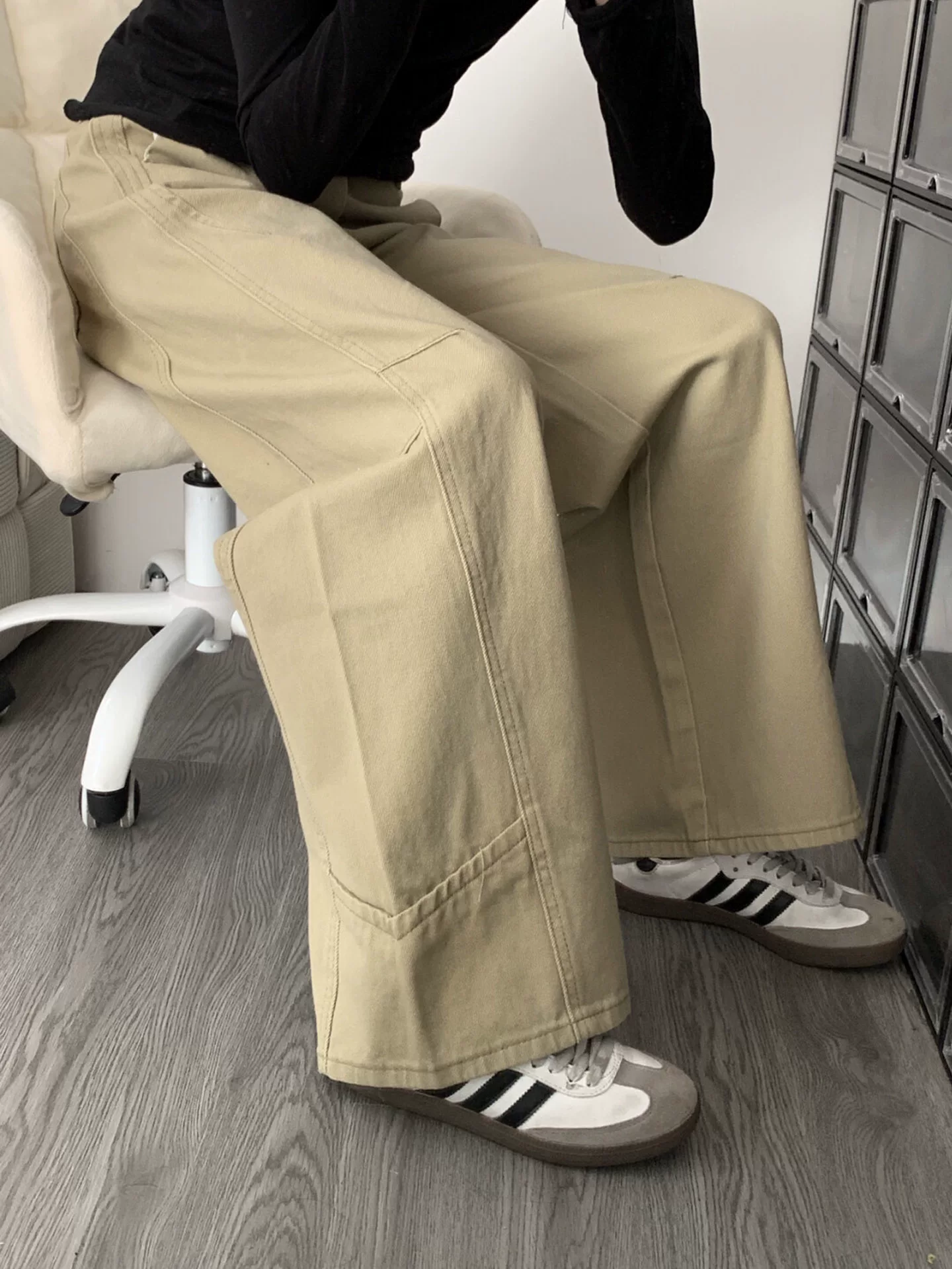 Quần cargo kiểu kiếm khaki dành cho nữ, thu đông 2025, size lớn, cạp cao, dáng rộng, tôn dáng, quần jean ống rộng hình liềm.