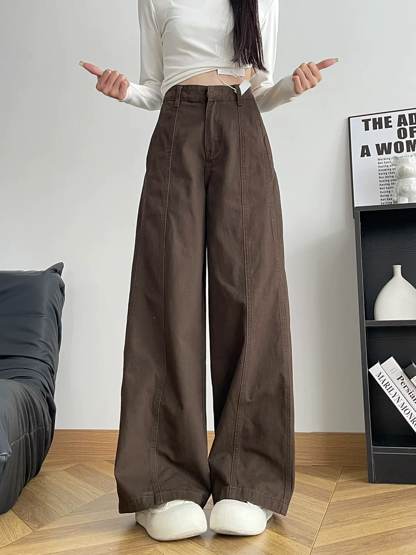 Quần jeans ống rộng lưng cao màu cà phê Melard dành cho nữ, thu đông 2025, size lớn, quần ống đứng dáng suôn tôn dáng với hiệu ứng xếp ly.