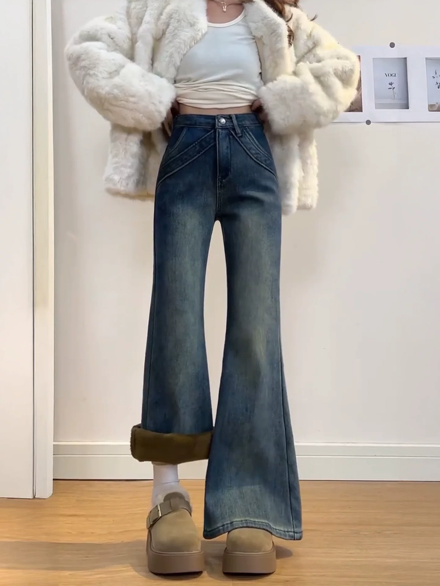 Quần jeans nữ ống loe cạp cao vintage mùa đông 2025, size lớn, lót lông dày, co giãn, che hông, tôn dáng, kiểu chuông