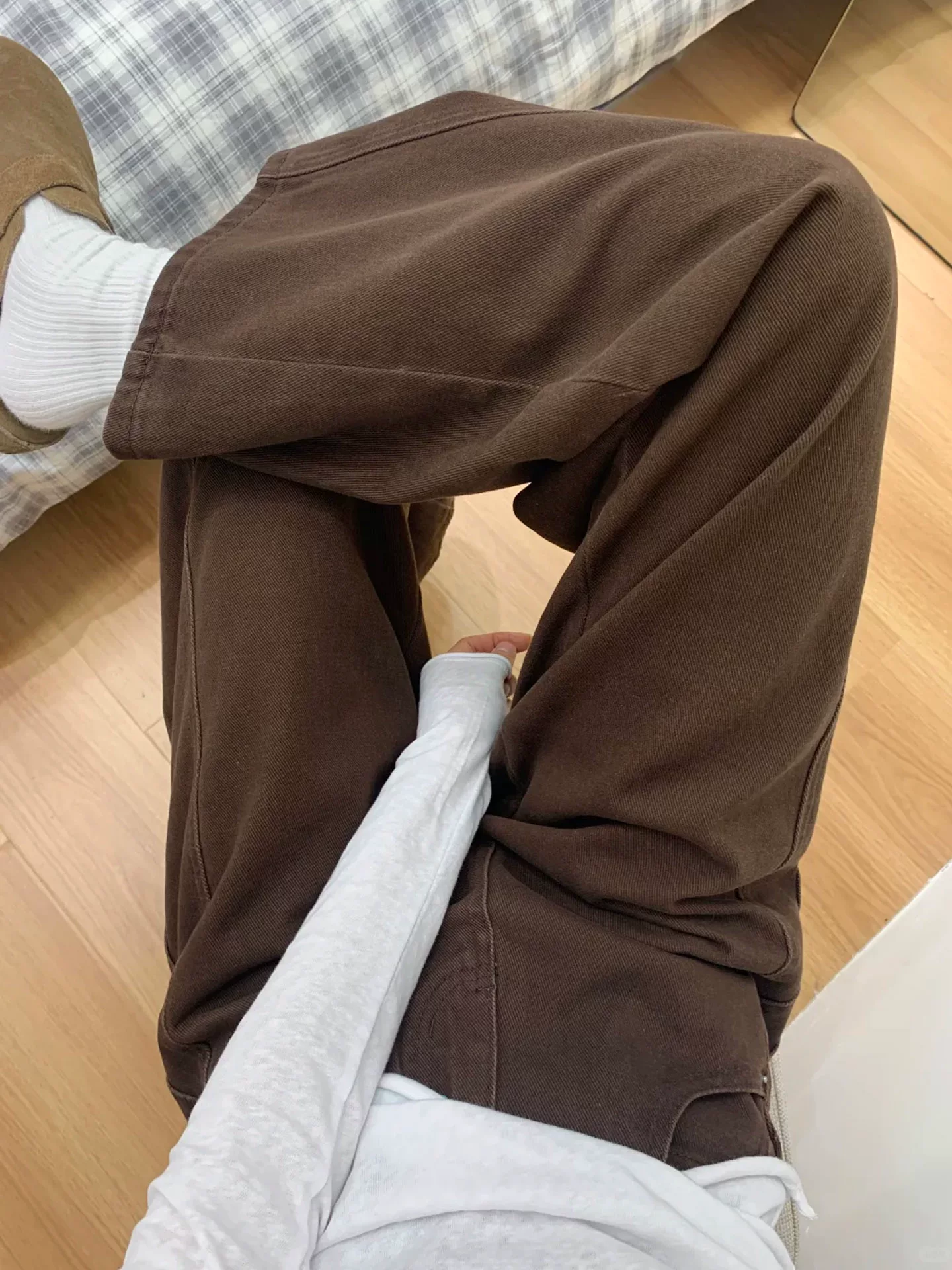 Quần jean viền cong màu cà phê Melard dành cho nữ, phong cách mùa thu mới, cỡ lớn, lưng cao, dáng rộng, dáng suông, quần ống rộng.