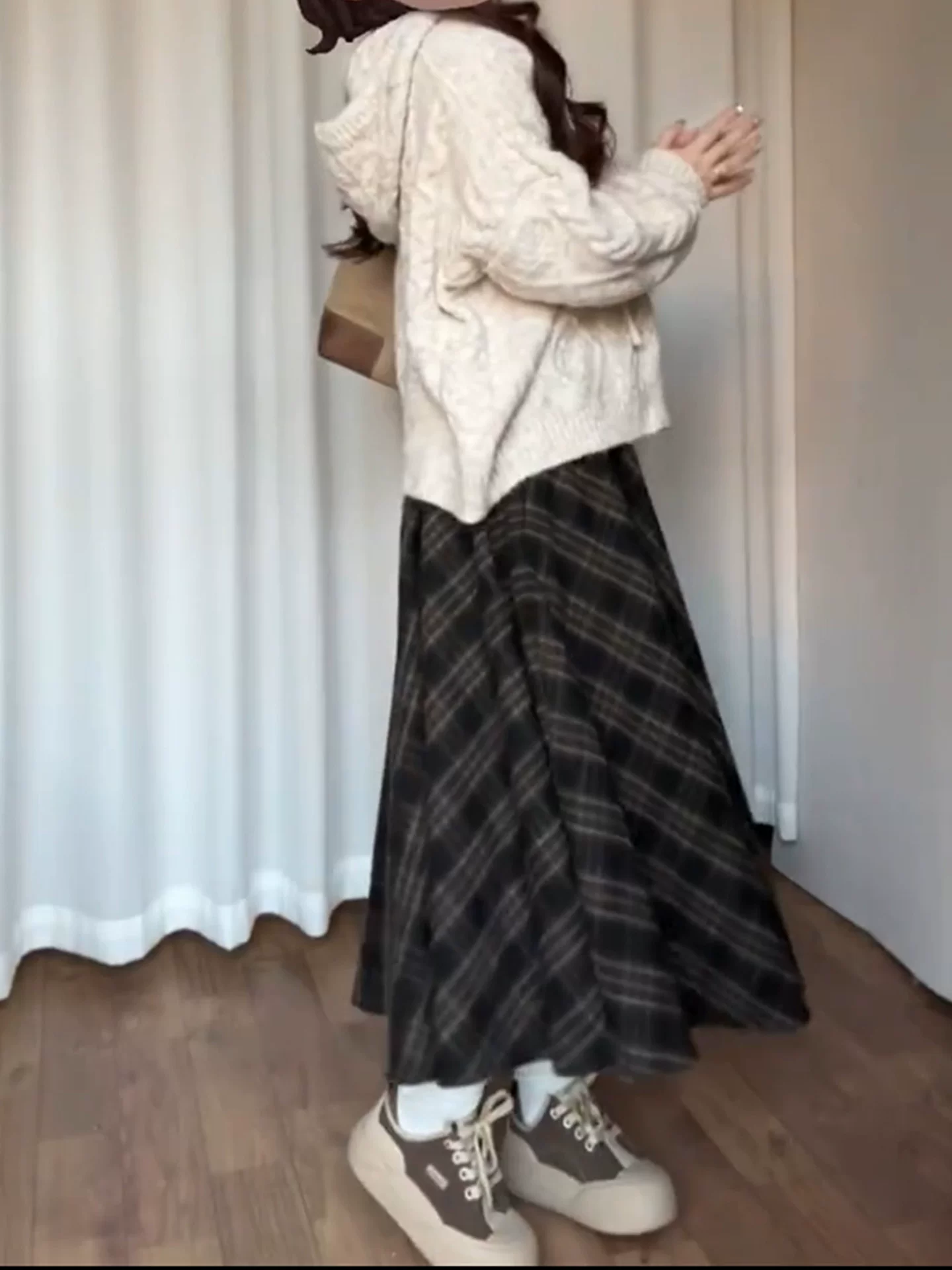 Váy kẻ sọc màu cà phê cổ điển Melard dành cho nữ, cỡ lớn mùa thu, lưng cao, thon gọn, váy chữ A cỡ lớn.