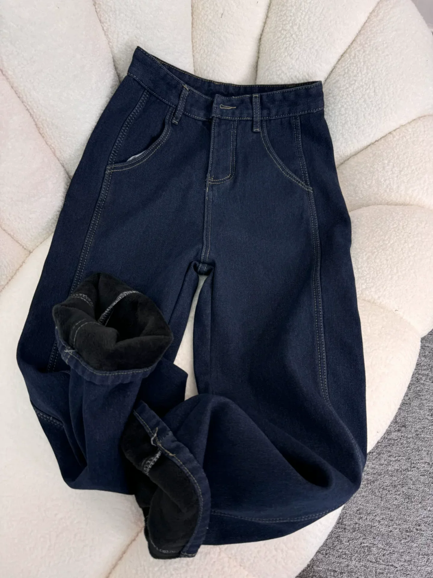 Quần jean ống đứng màu xanh đậm cổ điển dành cho nữ, mùa thu đông, cỡ lớn, lưng cao, giảm béo, lót lông cừu, quần ống rộng dày dặn.