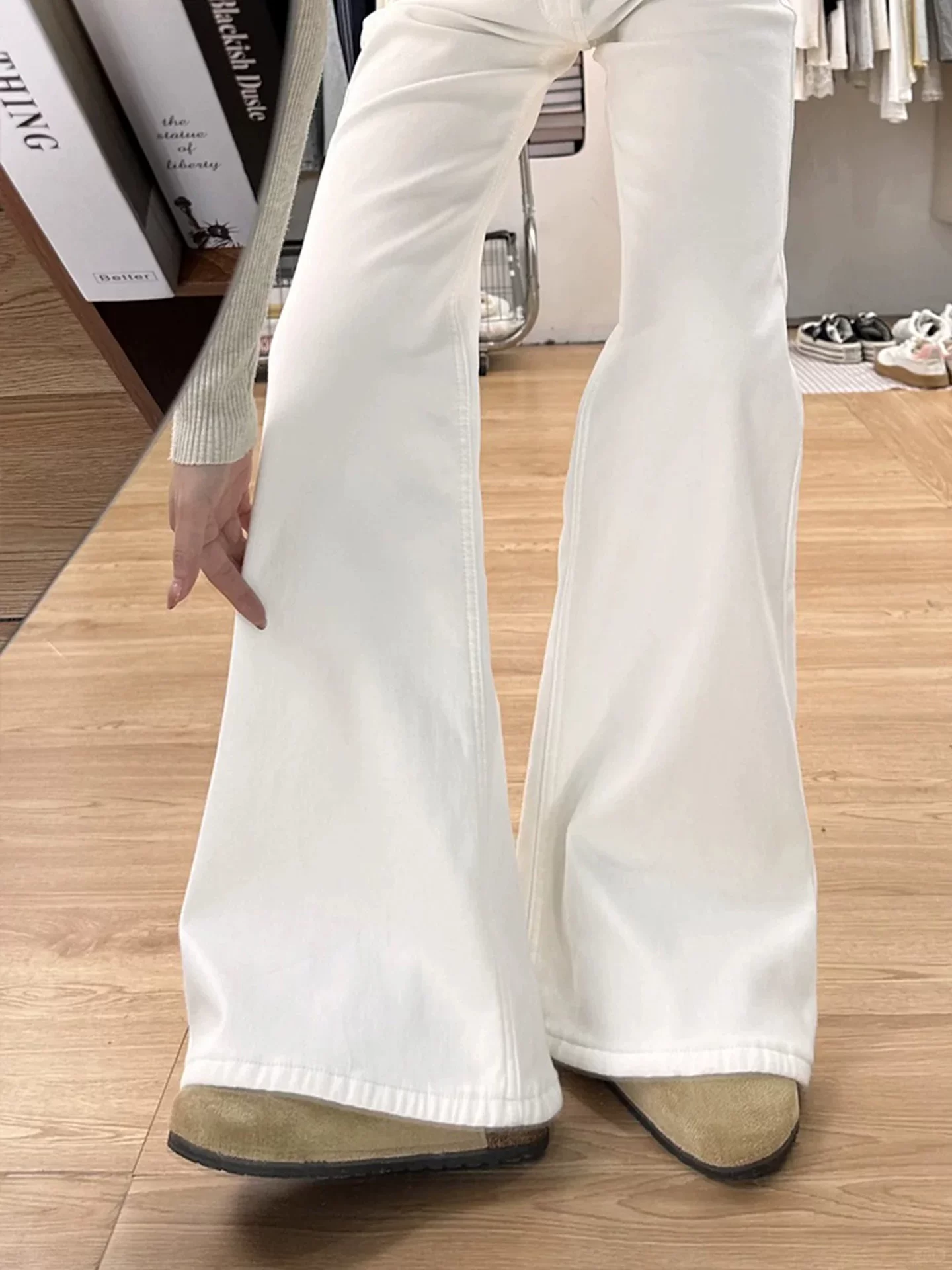 Quần jeans dáng chuông màu trắng, kiểu dáng mùa thu sớm, size lớn, dành cho người mập, cạp cao, chất liệu thun co giãn, tôn dáng, kiểu dáng chuông rộng.