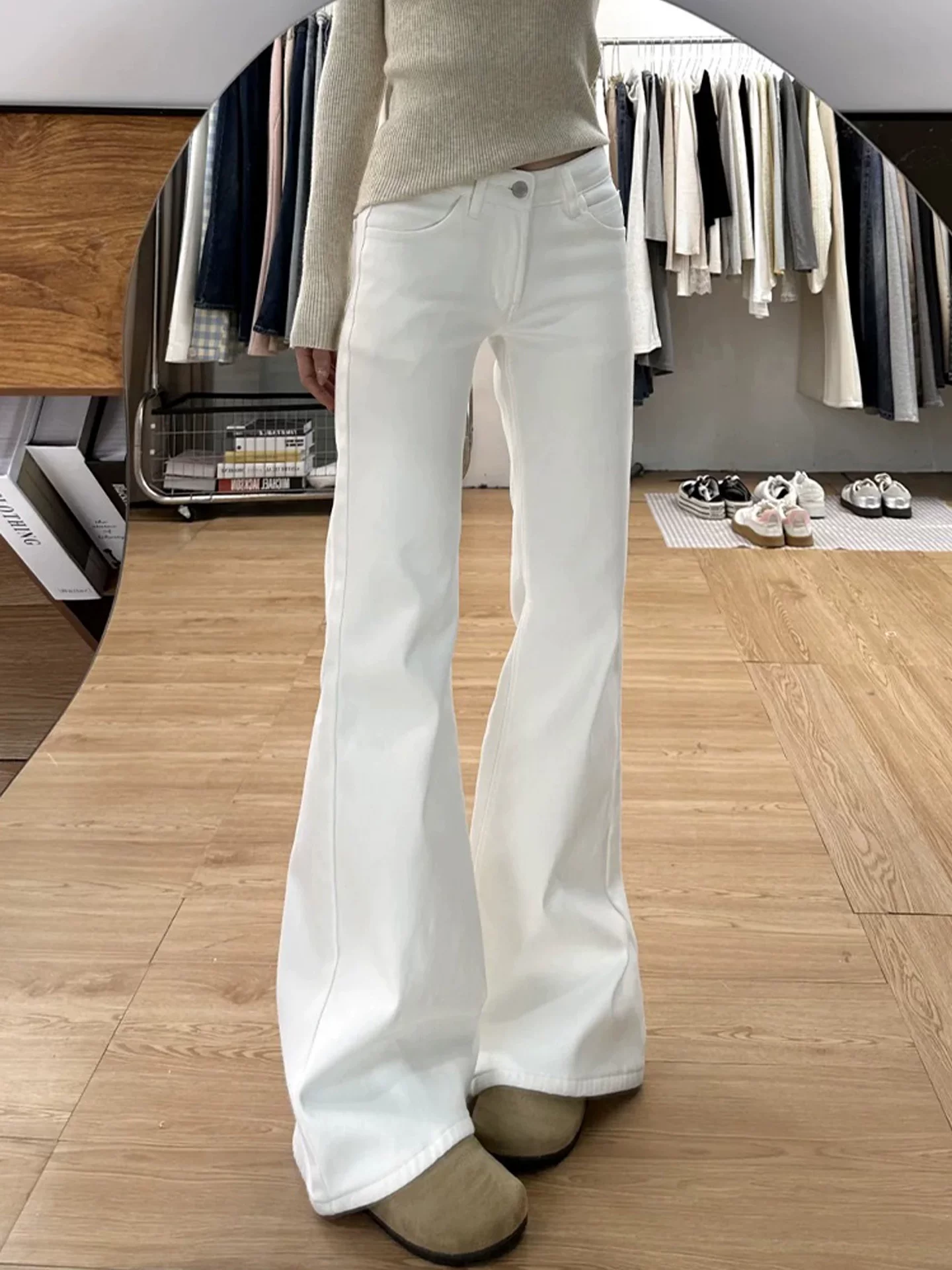 Quần jeans dáng chuông màu trắng, kiểu dáng mùa thu sớm, size lớn, dành cho người mập, cạp cao, chất liệu thun co giãn, tôn dáng, kiểu dáng chuông rộng.