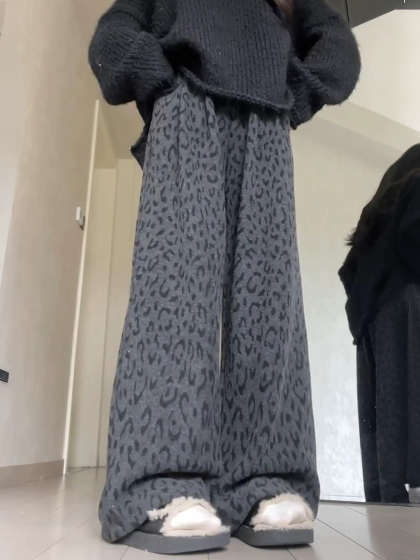 Quần thường ngày in họa tiết da báo lười biếng dành cho nữ, cỡ lớn mùa đông, lưng cao, xếp nếp, thon gọn, lót lông cừu, dày dặn, dáng quả lê, quần ống rộng