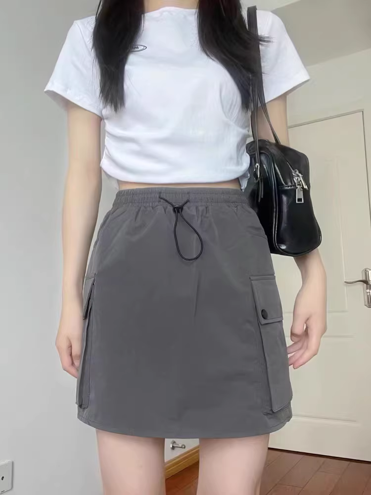 Váy ngắn màu xám dành cho nữ, kiểu dáng mỏng mùa hè, cỡ lớn, lưng cao, che phủ toàn thân, giảm béo, váy chữ A phong cách giản dị kiểu Mỹ.