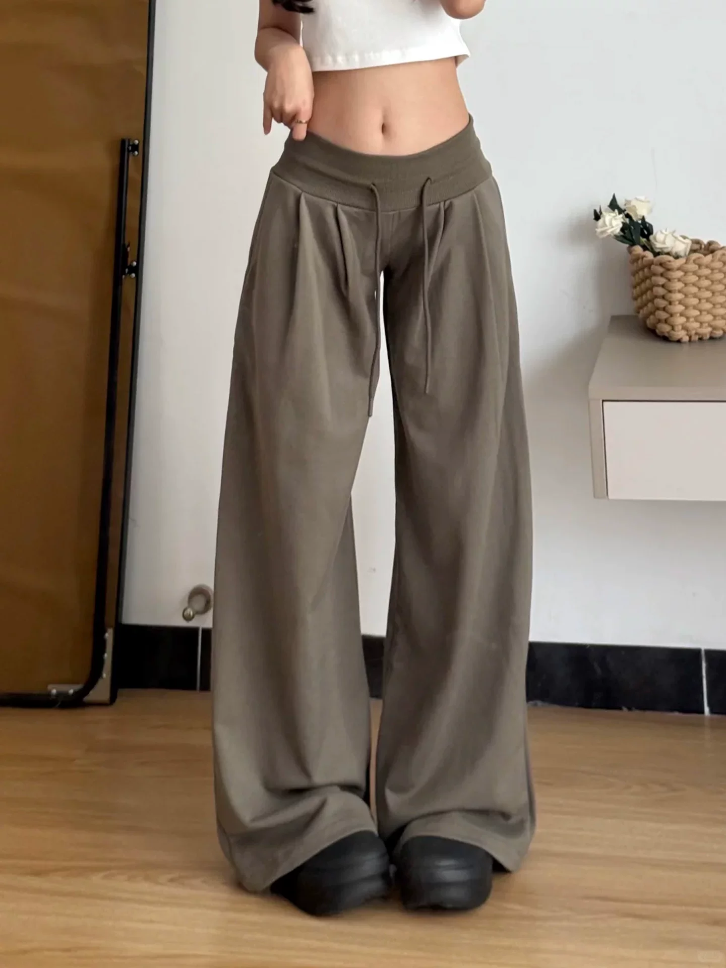 Quần thể thao giản dị kiểu Mỹ cổ điển dành cho nữ, phong cách mùa thu, cỡ lớn, lưng cao, dáng rộng, dáng suôn, quần ống rộng giúp thon gọn.