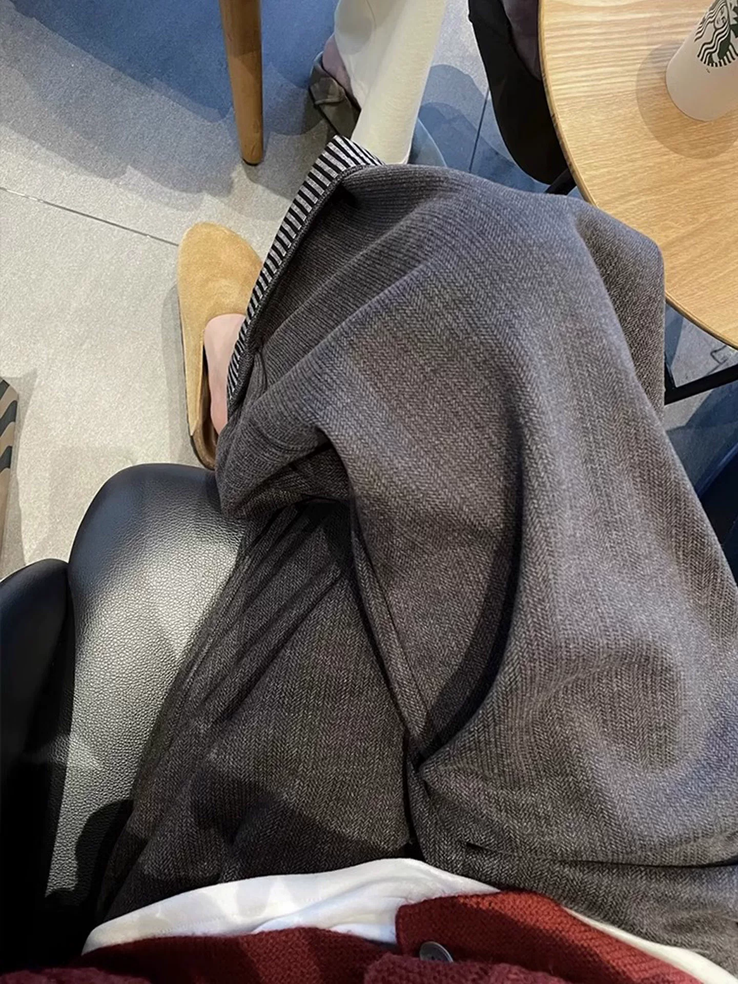 Quần âu len màu xám đậm dành cho nữ, phong cách thu đông, cỡ lớn, lưng cao, dáng rộng, tôn dáng, dáng quả lê, quần ống rộng.