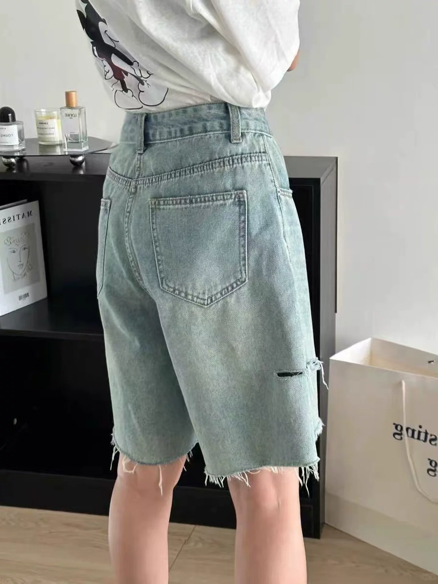 Quần short denim rách cho nữ, kiểu mới hè 2025, size lớn, cạp cao, dáng rộng, tôn dáng, ống thẳng, ống rộng, dài đến đầu gối.