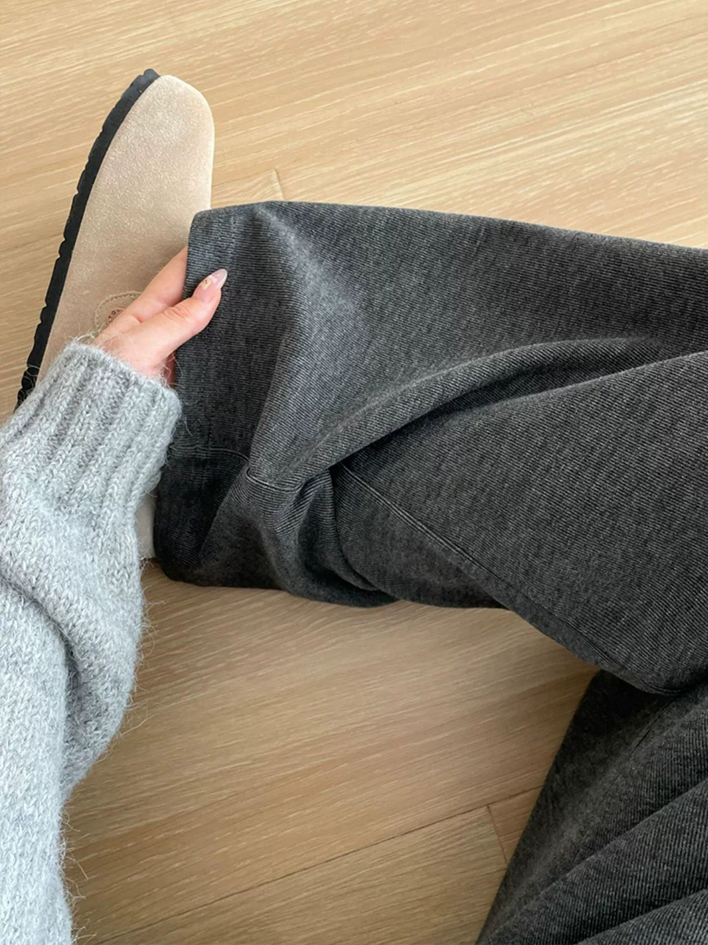 Quần gạo màu xám đậm dành cho nữ, kiểu dáng mùa thu mới, cỡ lớn, lưng cao, dáng rộng, dáng suôn, dáng quả lê, quần ống rộng.