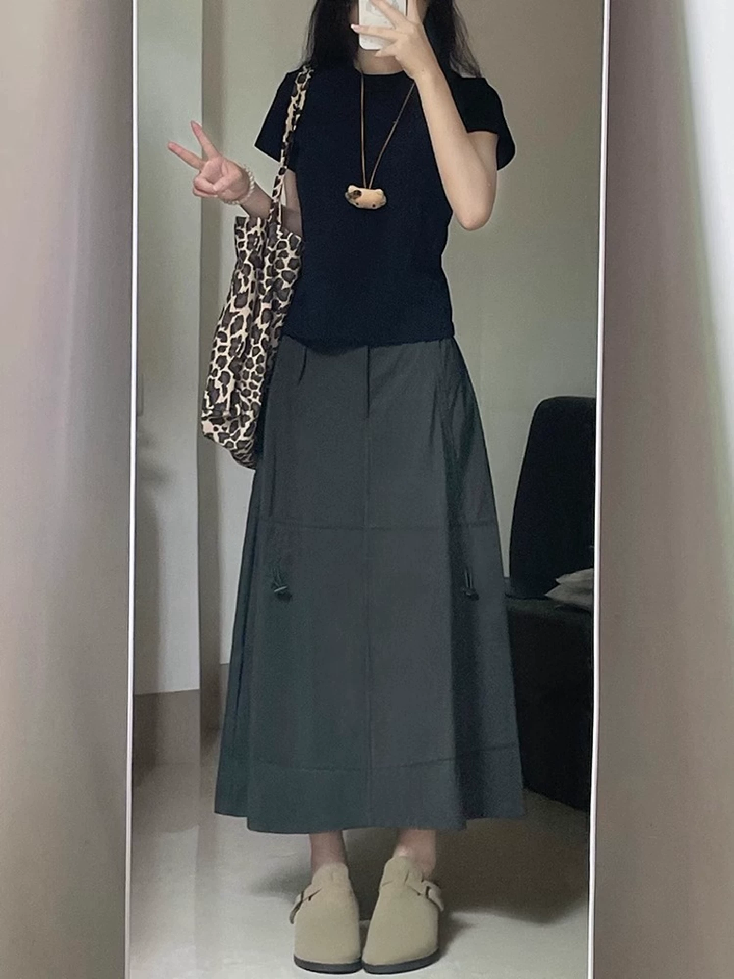 Váy công sở kiểu Mỹ dành cho nữ, phong cách mùa hè 2025, size lớn, cạp cao, che hông, dáng chữ A, dài qua gối, tôn dáng.