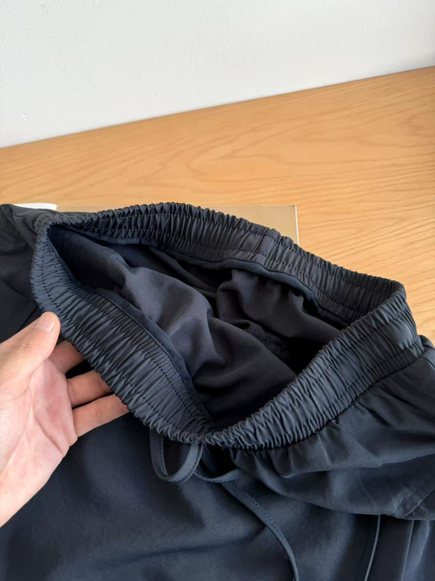 Váy quần công sở màu xanh hải quân dành cho nữ, kiểu dáng mỏng mùa hè 2025, size lớn, cạp cao, che hông, dáng chữ A, ngắn năm phần, tôn dáng.