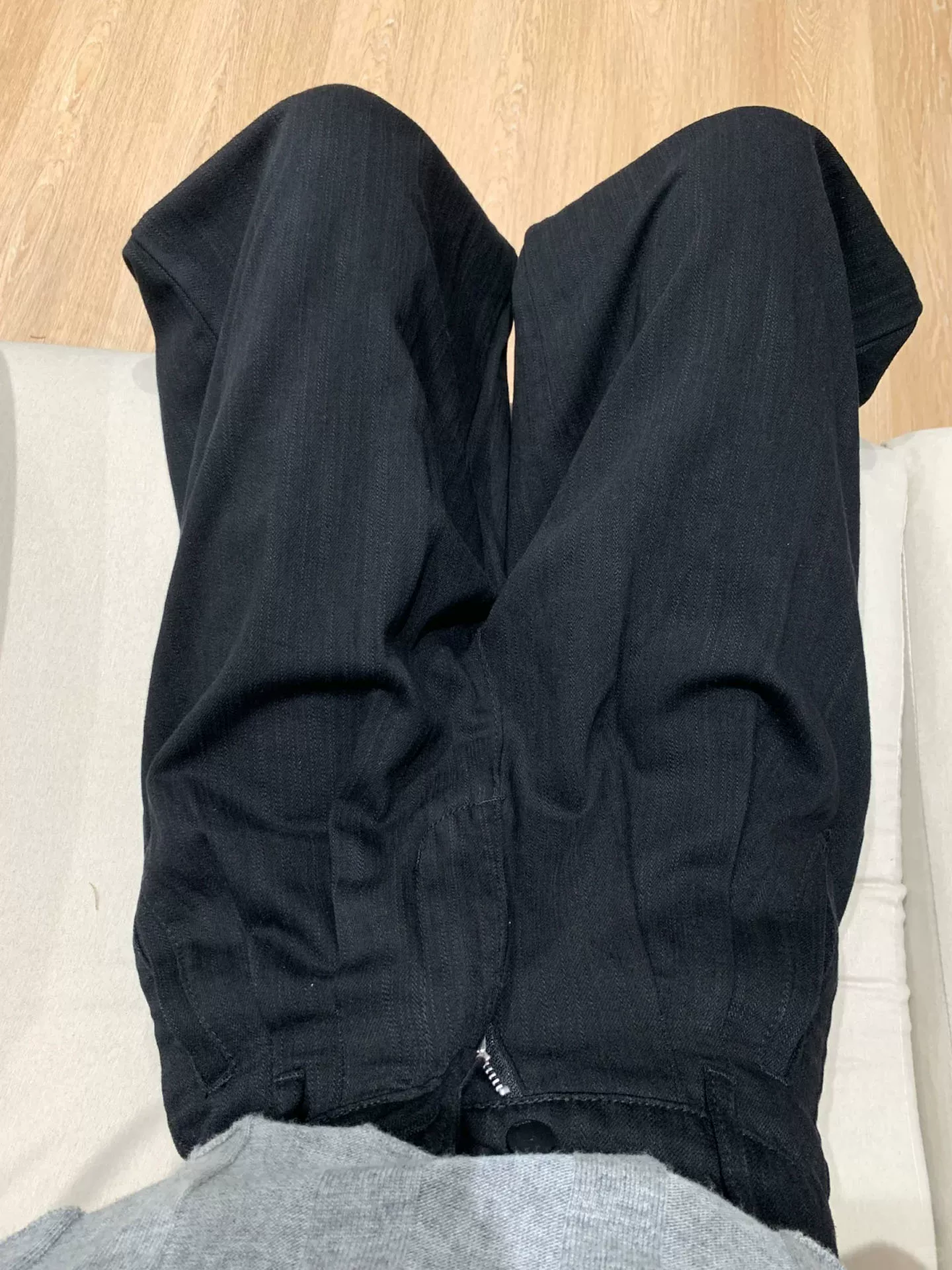 Quần jean đen cạp cao ống thẳng dành cho nữ, kiểu dáng thu mới, size lớn, quần ống rộng rộng rãi và mềm mại.