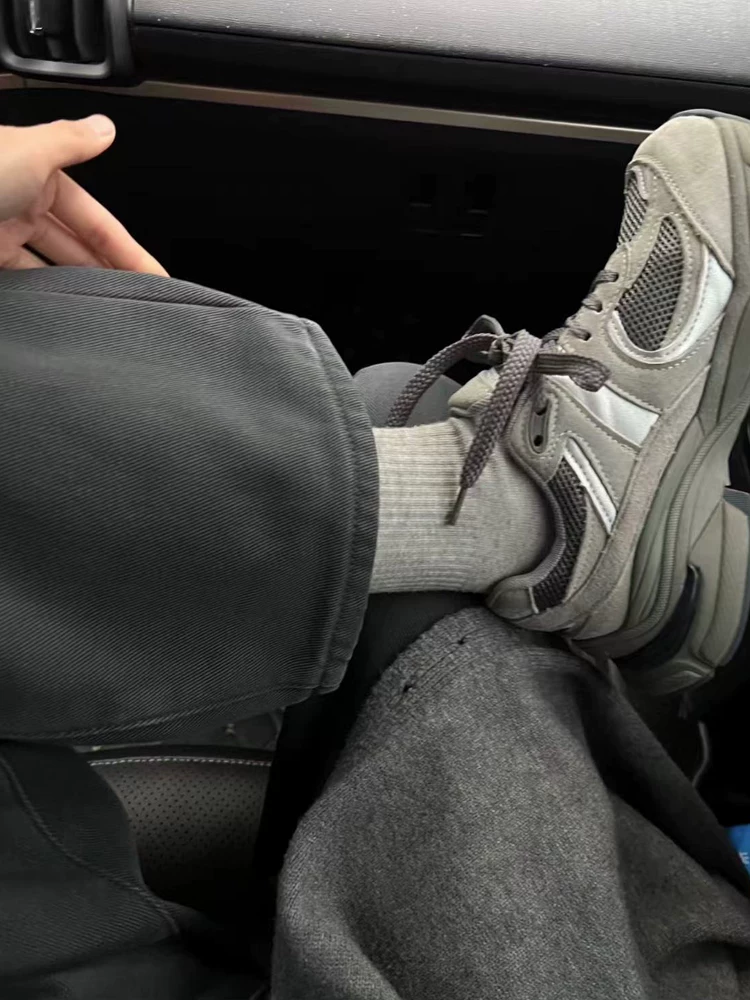 Quần jean ống đứng màu đen và xám dành cho nữ, cỡ lớn, mùa thu đông, lót lông cừu, dày dặn, cạp cao, rộng rãi, tôn dáng, ống rộng, dài chạm sàn.