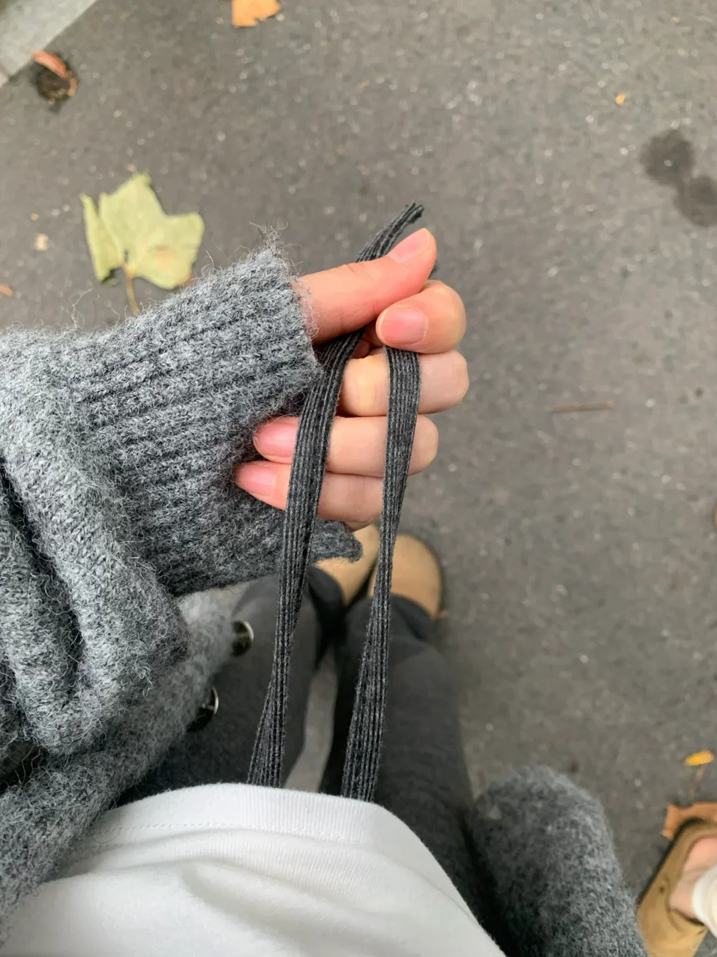 Quần lửng chất liệu gạo lứt mềm mại dành cho nữ, kiểu dáng mới thu đông 2025, size lớn, cạp cao, chất liệu mềm mại, che hông, quần ống rộng tôn dáng.