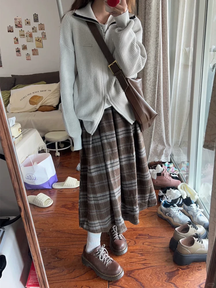 Váy kẻ sọc len cổ điển dành cho nữ trong mùa thu đông, cỡ lớn, eo cao, tạo vẻ thon gọn và che hông, váy xếp ly chữ A dài vừa phải