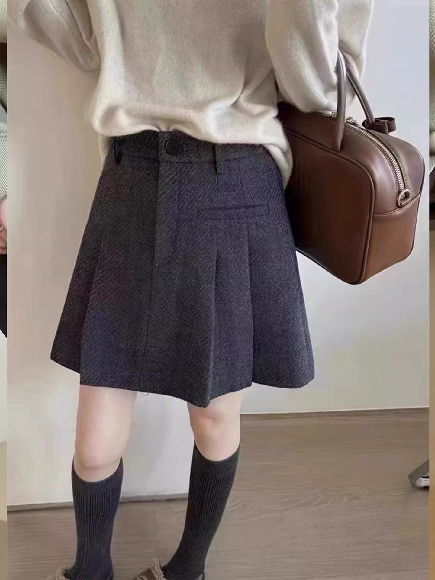 Váy len màu cà phê Melard dành cho nữ, phong cách thu đông, cỡ lớn, lưng cao, che hông, váy ngắn xếp ly chữ A giúp thon gọn.