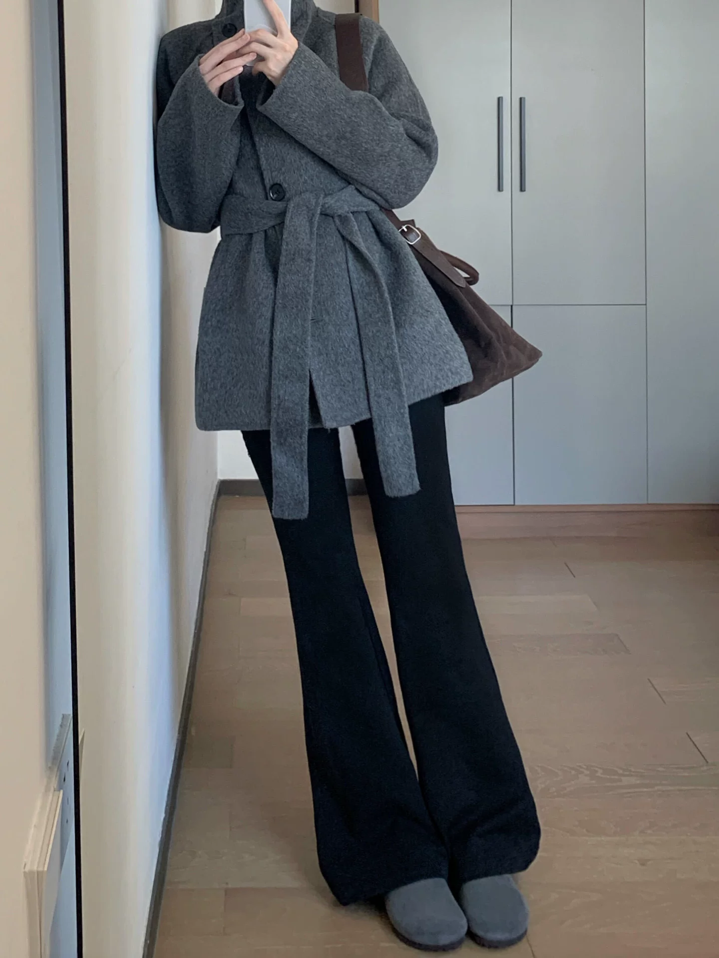 Quần jean ống loe co giãn lưng cao màu đen dành cho nữ, mùa thu đông, lót lông cừu, cỡ lớn, ôm vừa vặn, không bó sát, kiểu quần móng ngựa