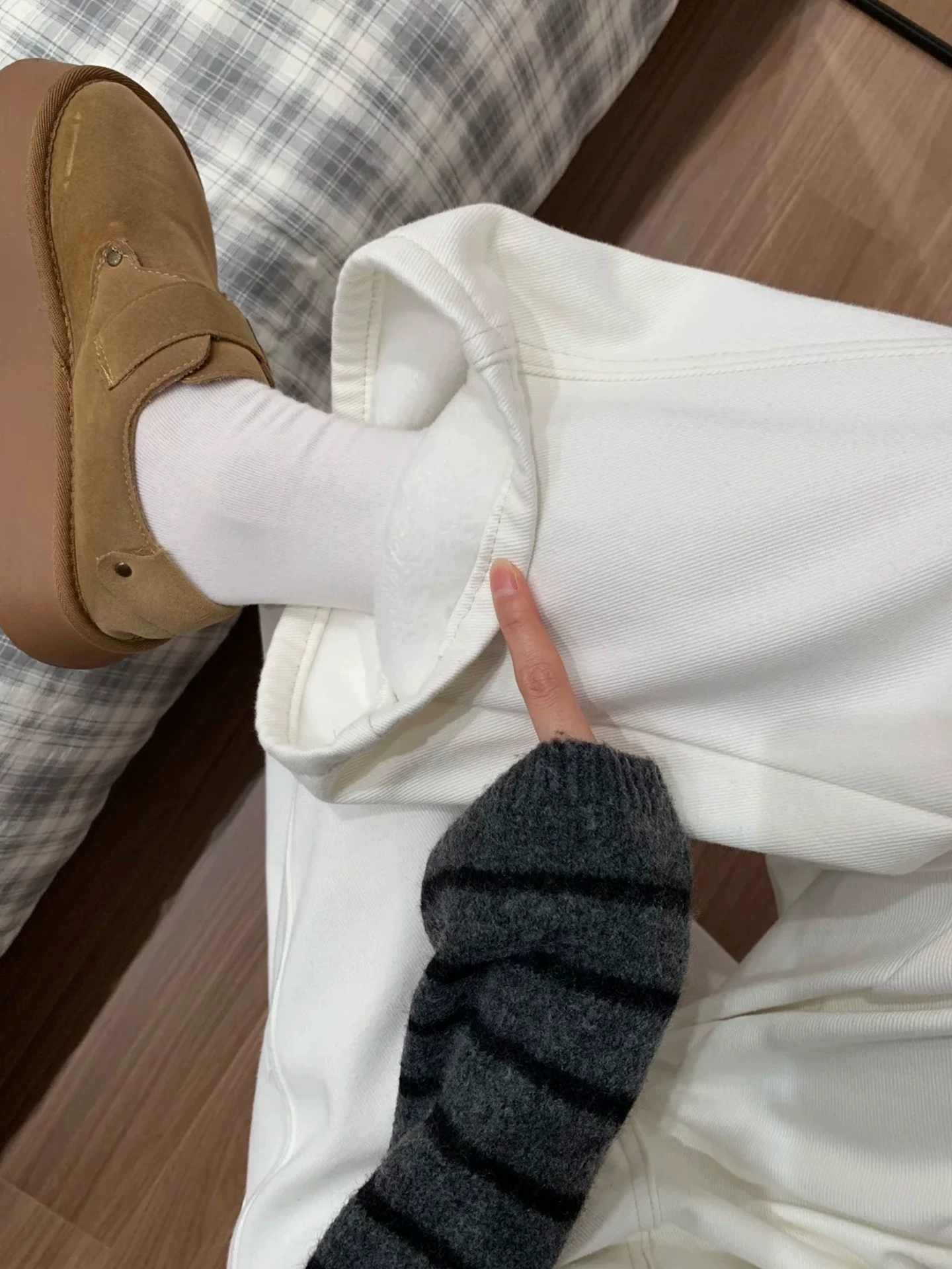 Quần ống rộng dày lót lông cừu màu trắng dành cho nữ, cỡ lớn mùa đông, lưng cao, dáng rộng, giảm béo, quần jean dáng quả lê.