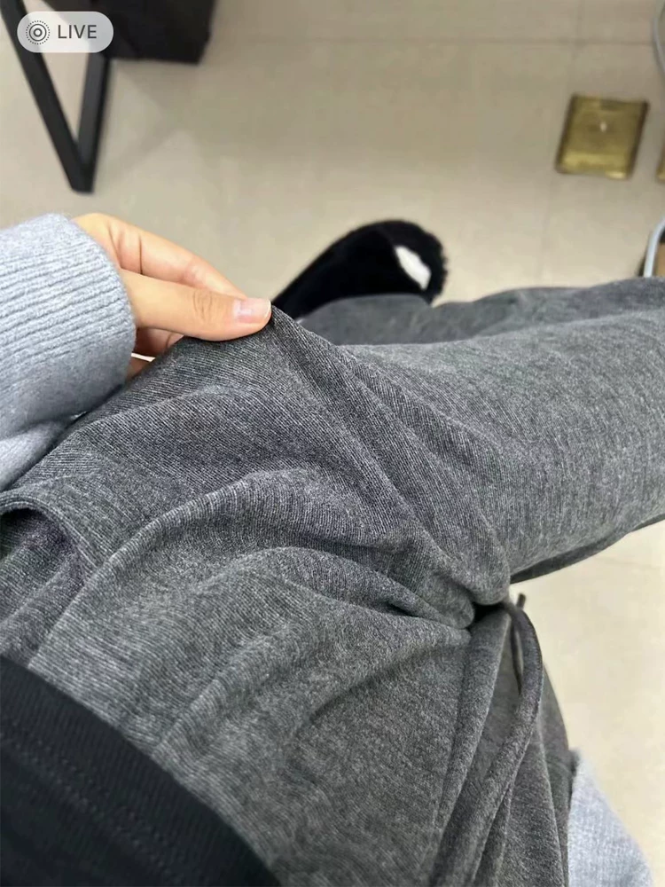 Quần ống rộng lưng cao dáng rộng cỡ lớn mùa thu dành cho nữ với hiệu ứng xếp nếp thon gọn và thoải mái, phù hợp với mọi dịp.