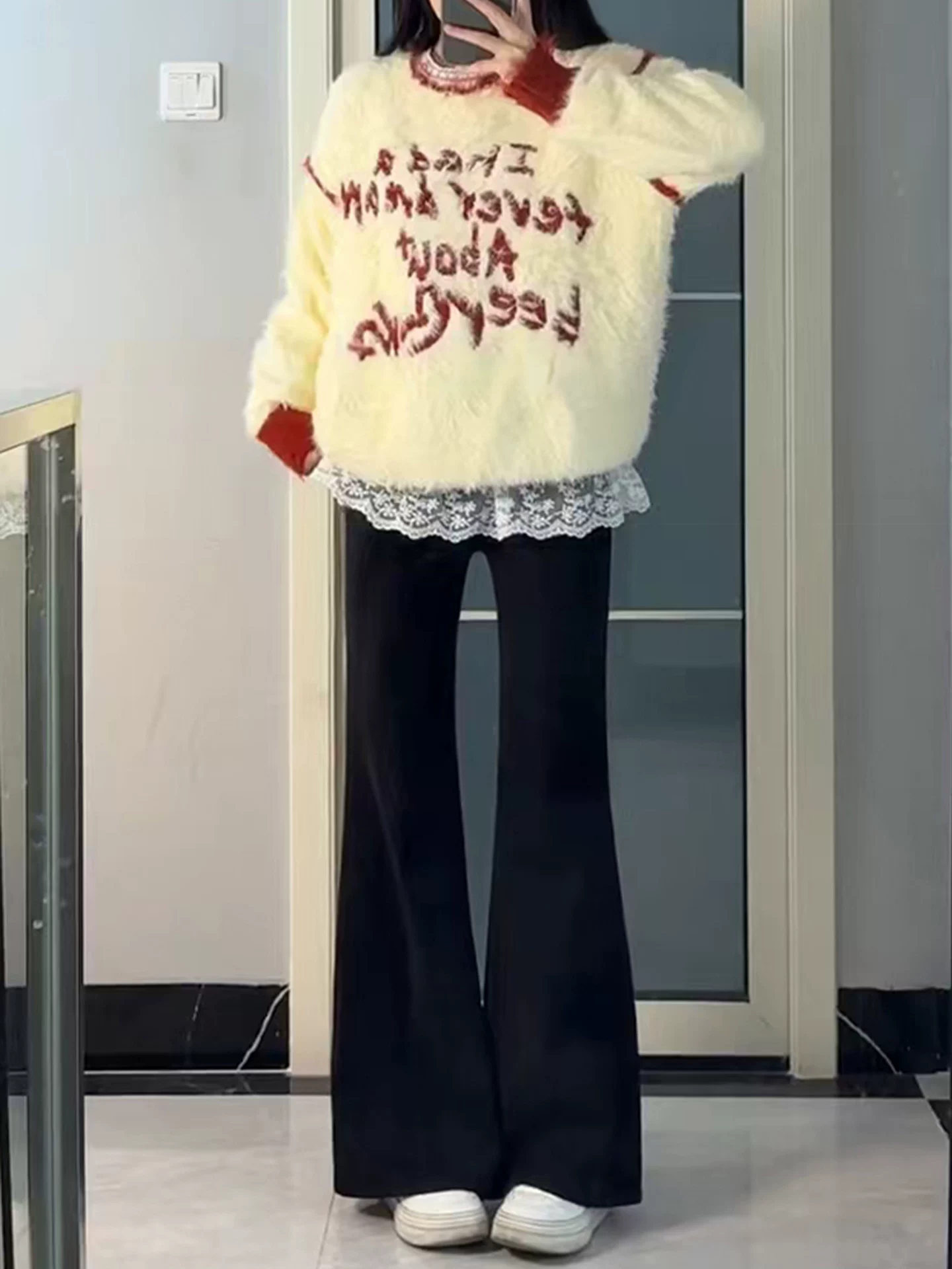 Quần jean đen loe dành cho nữ, kiểu dáng mùa thu mới, cỡ lớn, lưng cao, thon gọn, co giãn, dáng quả lê, quần ống chuông