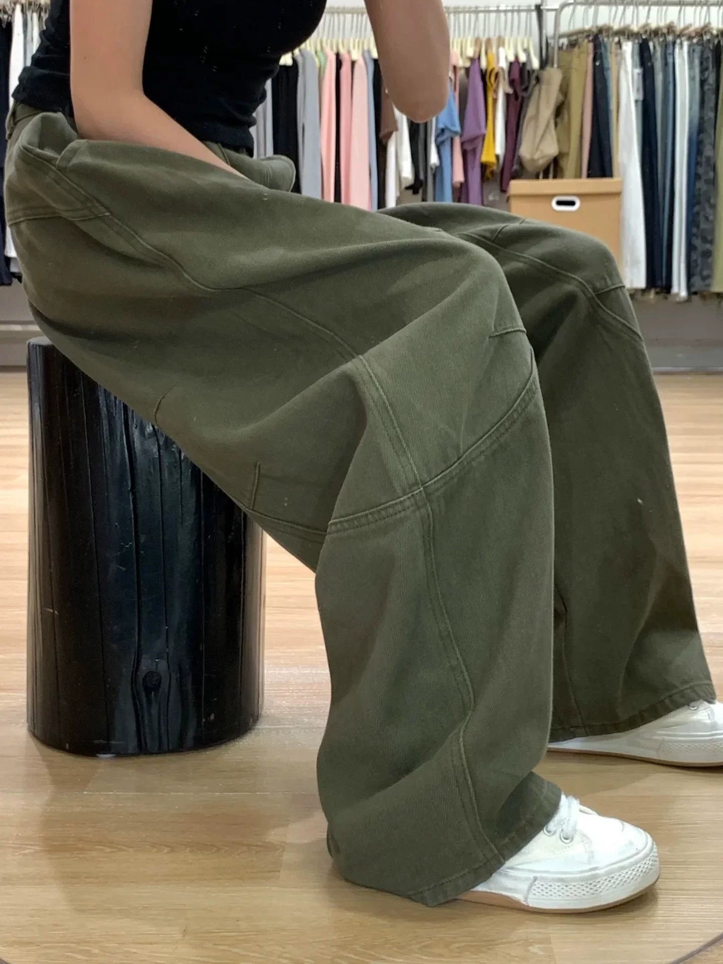 Quần jeans kiểu Mỹ cổ điển dành cho nữ, phong cách thu đông 2025, size lớn, cạp cao, dáng rộng, tôn dáng, quần ống rộng kiểu scimitar.