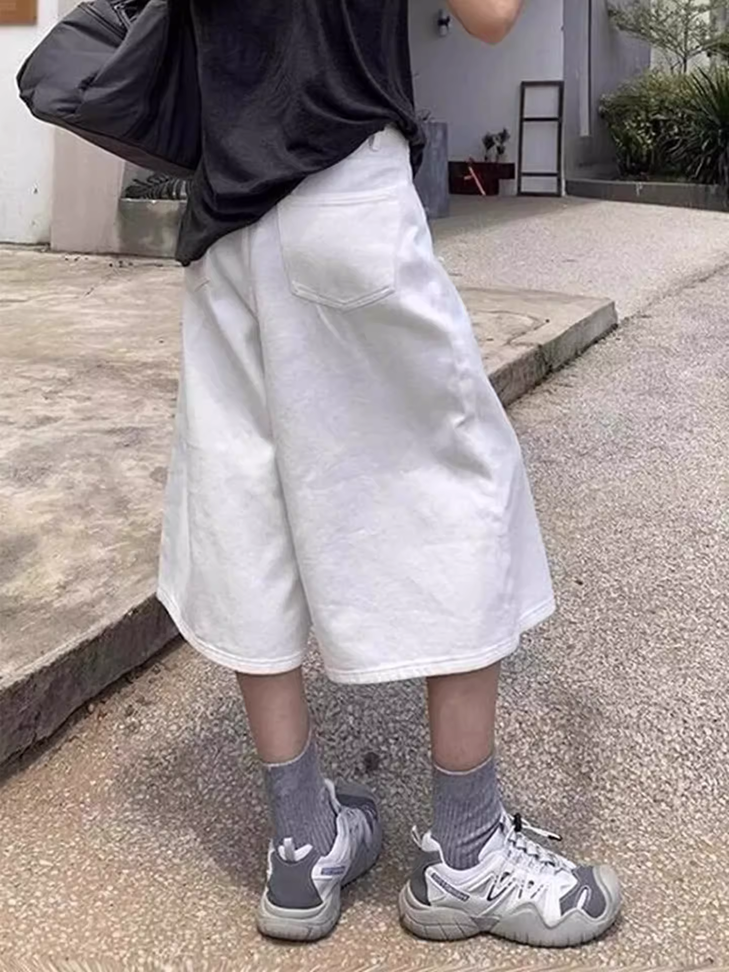 Quần short denim trắng ống rộng dành cho nữ, mùa hè 2025, size lớn, cạp cao, dáng rộng, tôn dáng, quần dài vừa phải.