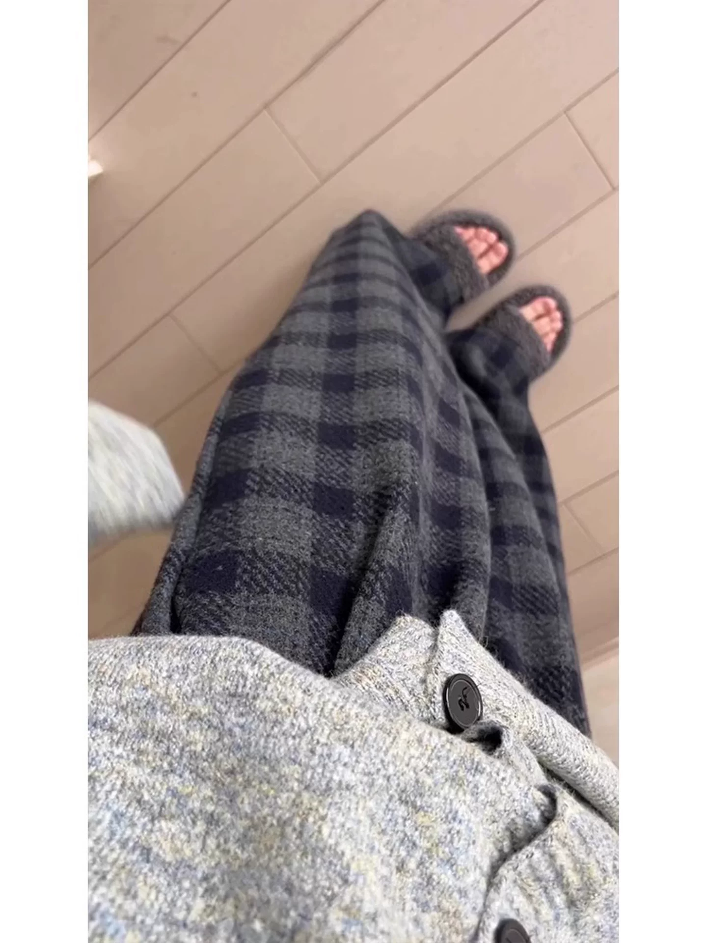 Quần ống rộng kẻ sọc len dành cho nữ, mùa thu đông, cỡ lớn, lót lông cừu, dày dặn, lưng cao, dáng rộng, mềm mại, tôn dáng, quần dài thường ngày.