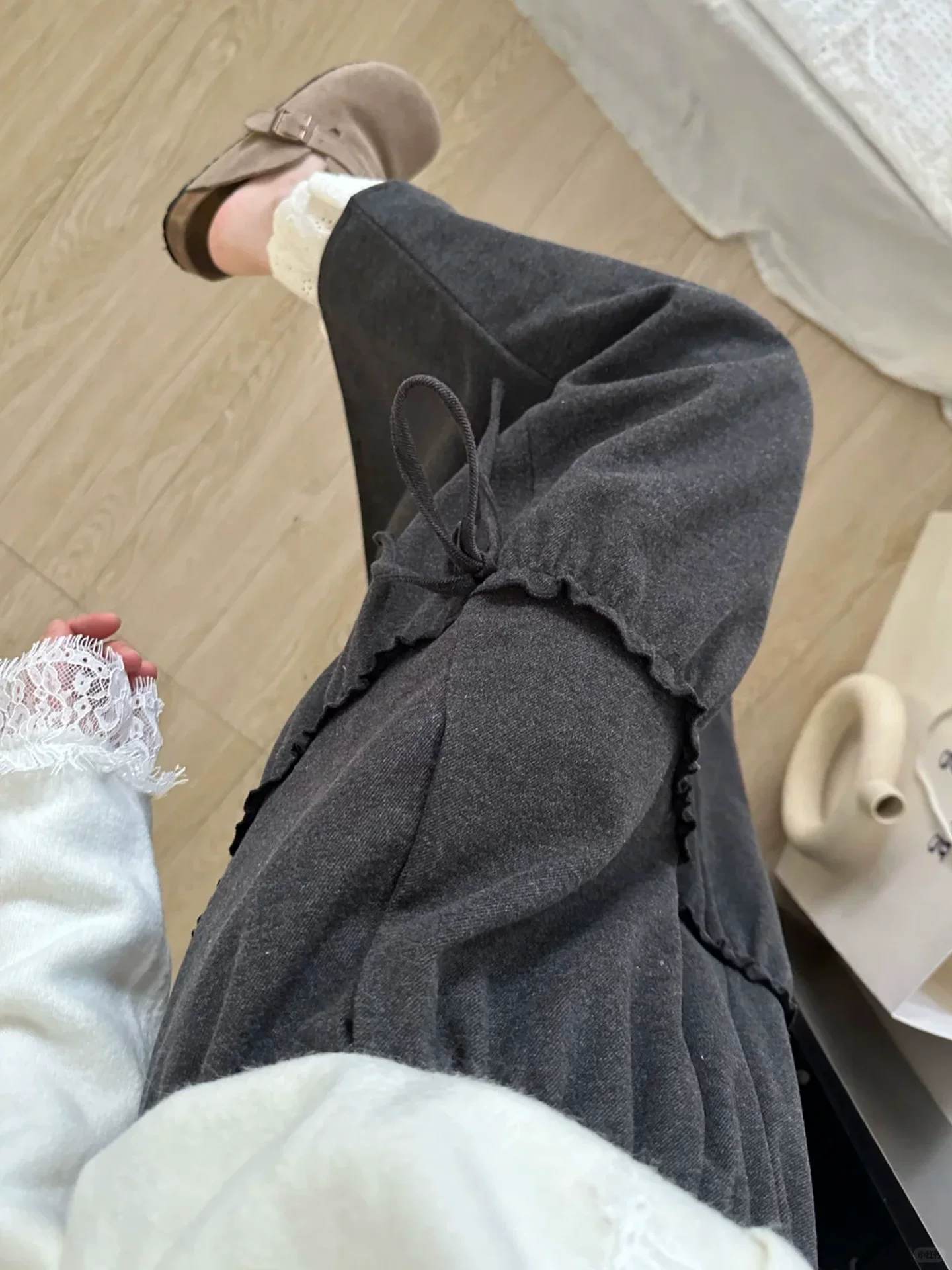 Váy ren phối màu xám dành cho nữ, kiểu mới thu đông 2025, size lớn, cạp cao, tôn dáng, che khuyết điểm, dáng chữ A dài.