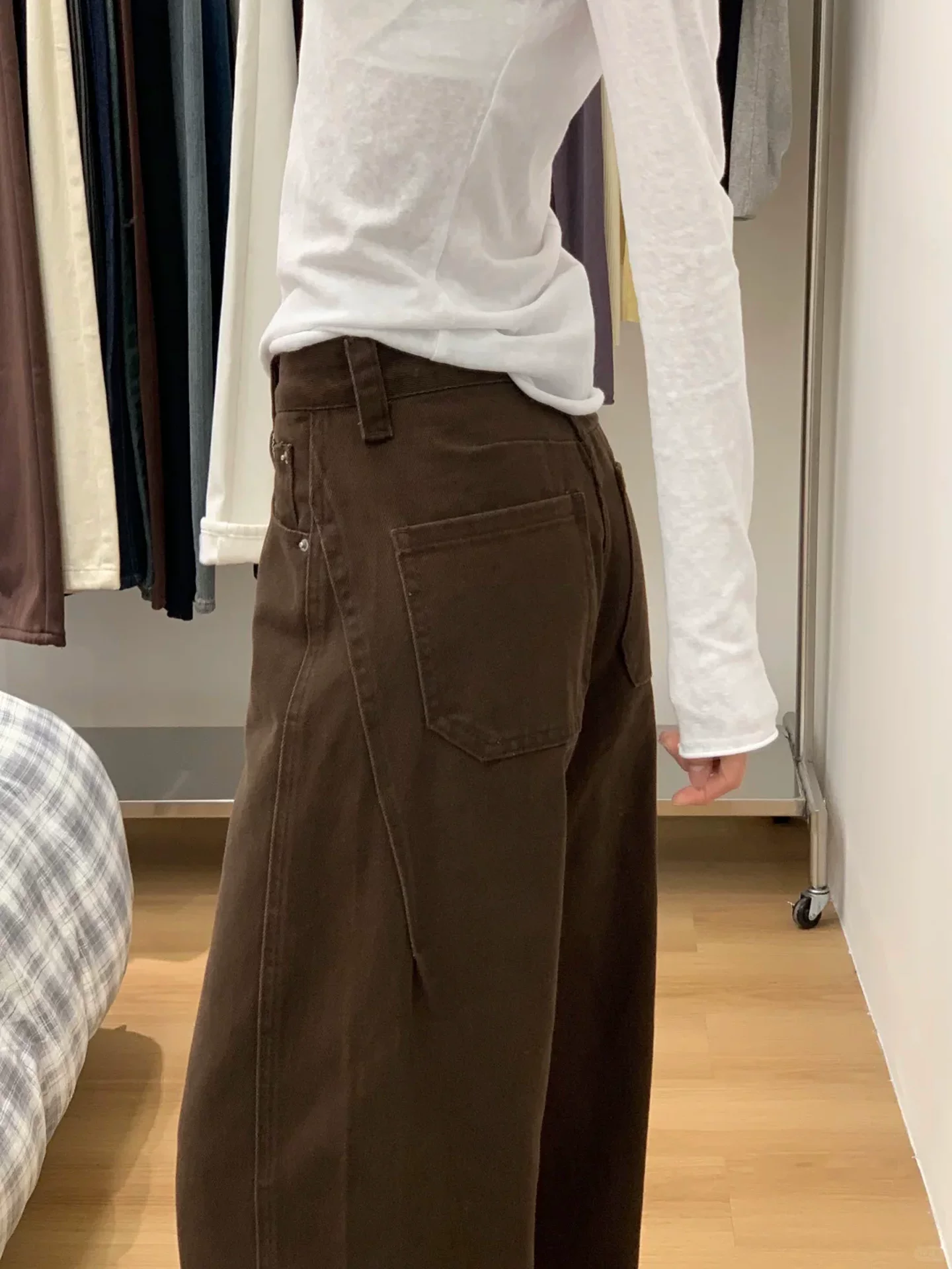 Quần jean viền cong màu cà phê Melard dành cho nữ, phong cách mùa thu mới, cỡ lớn, lưng cao, dáng rộng, dáng suông, quần ống rộng.