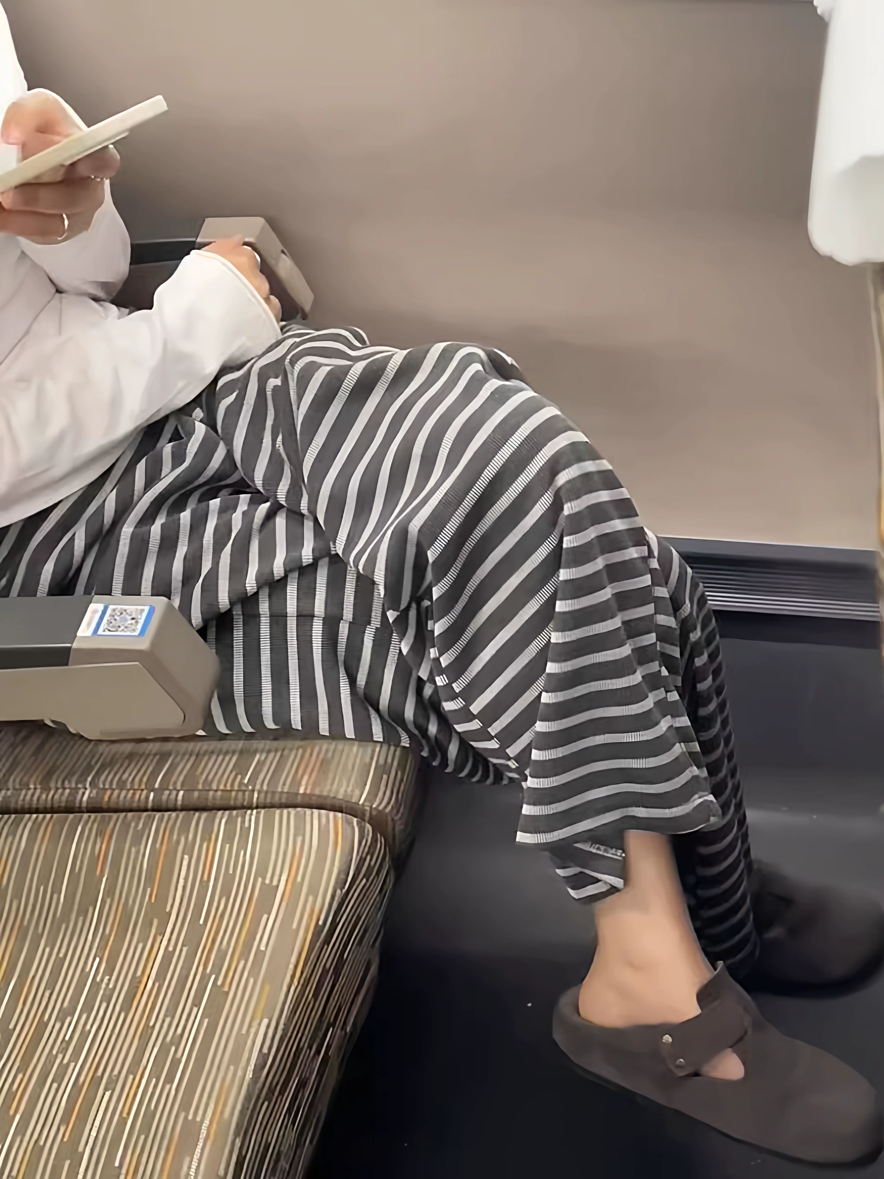 Quần ống rộng kẻ sọc thường ngày dành cho nữ, kiểu mới thu đông 2025, size lớn, cạp cao, rộng rãi, tôn dáng, chất liệu mềm mại, quần thường ngày